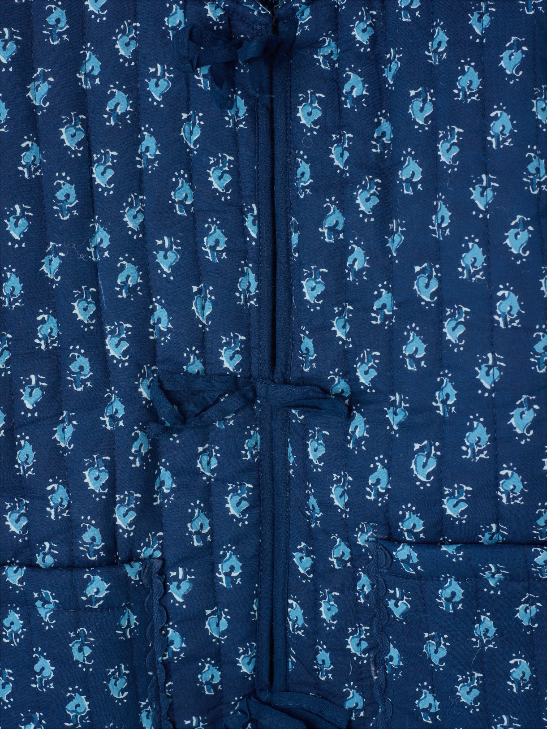 Casaco acolchoado para menina com laços estampados em azul