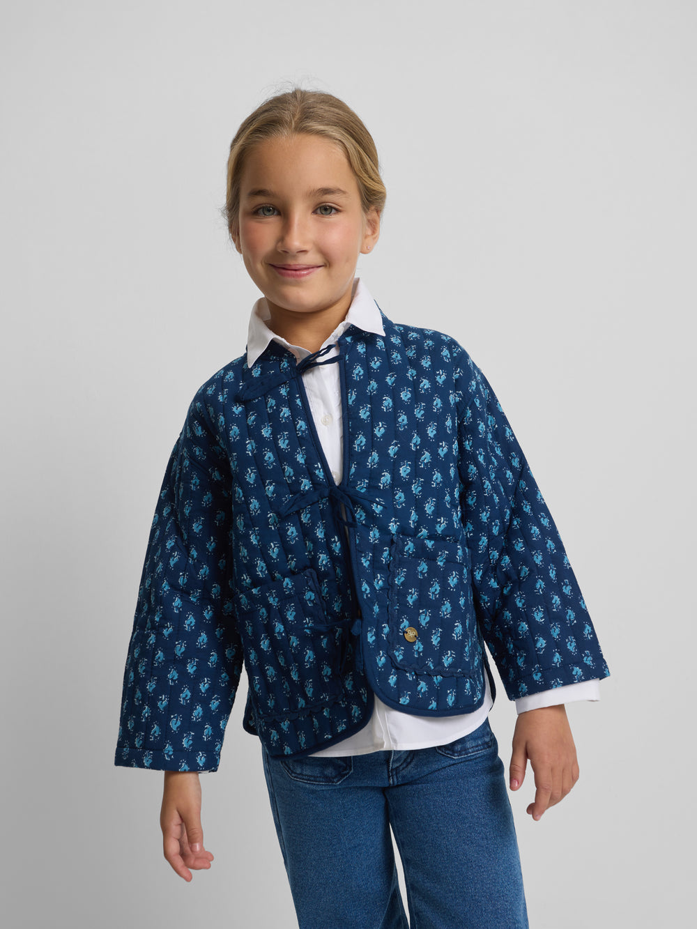 Chaqueta girl acolchada lazos estampado azul