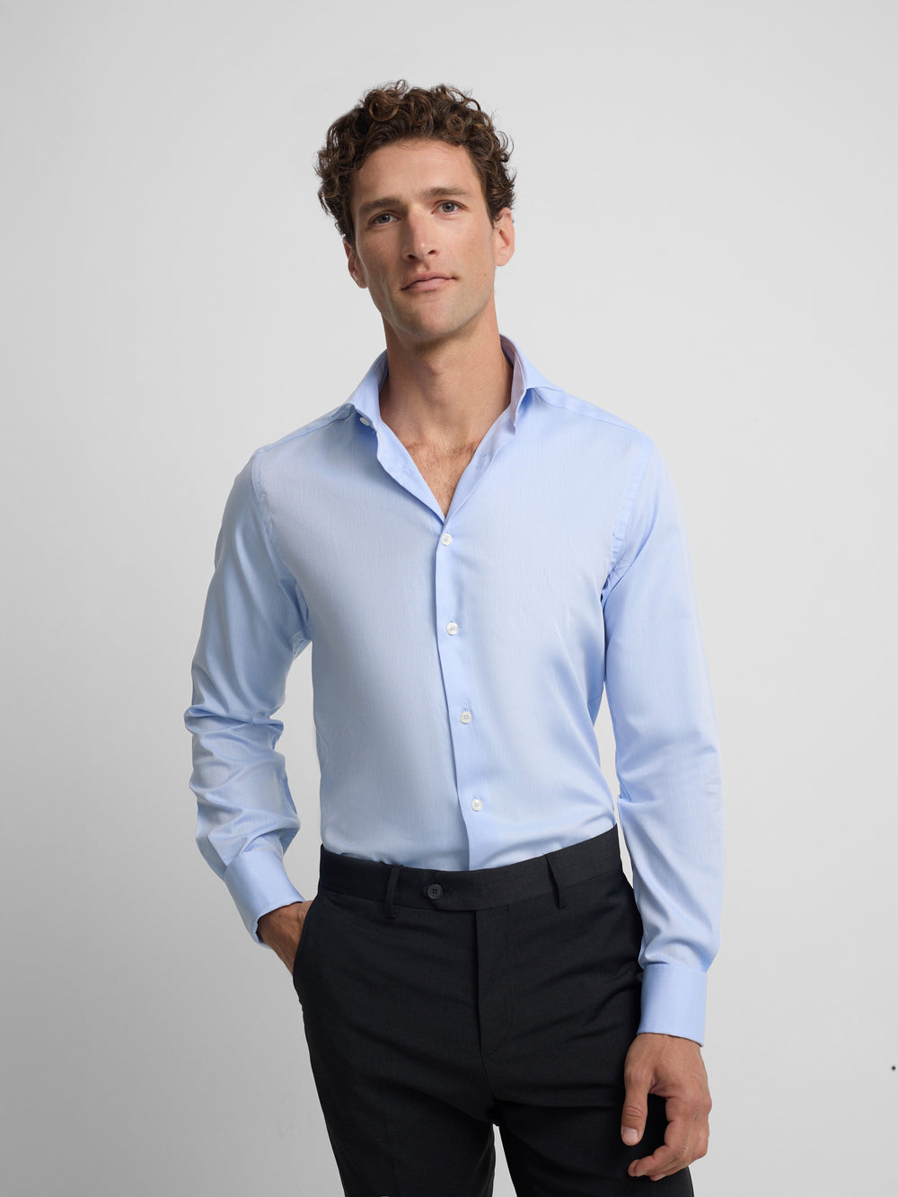 Camisa de vestir espinha punho duplo azul-claro