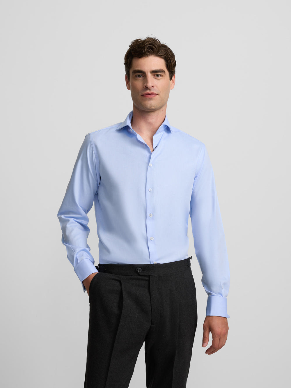 Camisa de vestir espinhada com punho duplo azul-claro