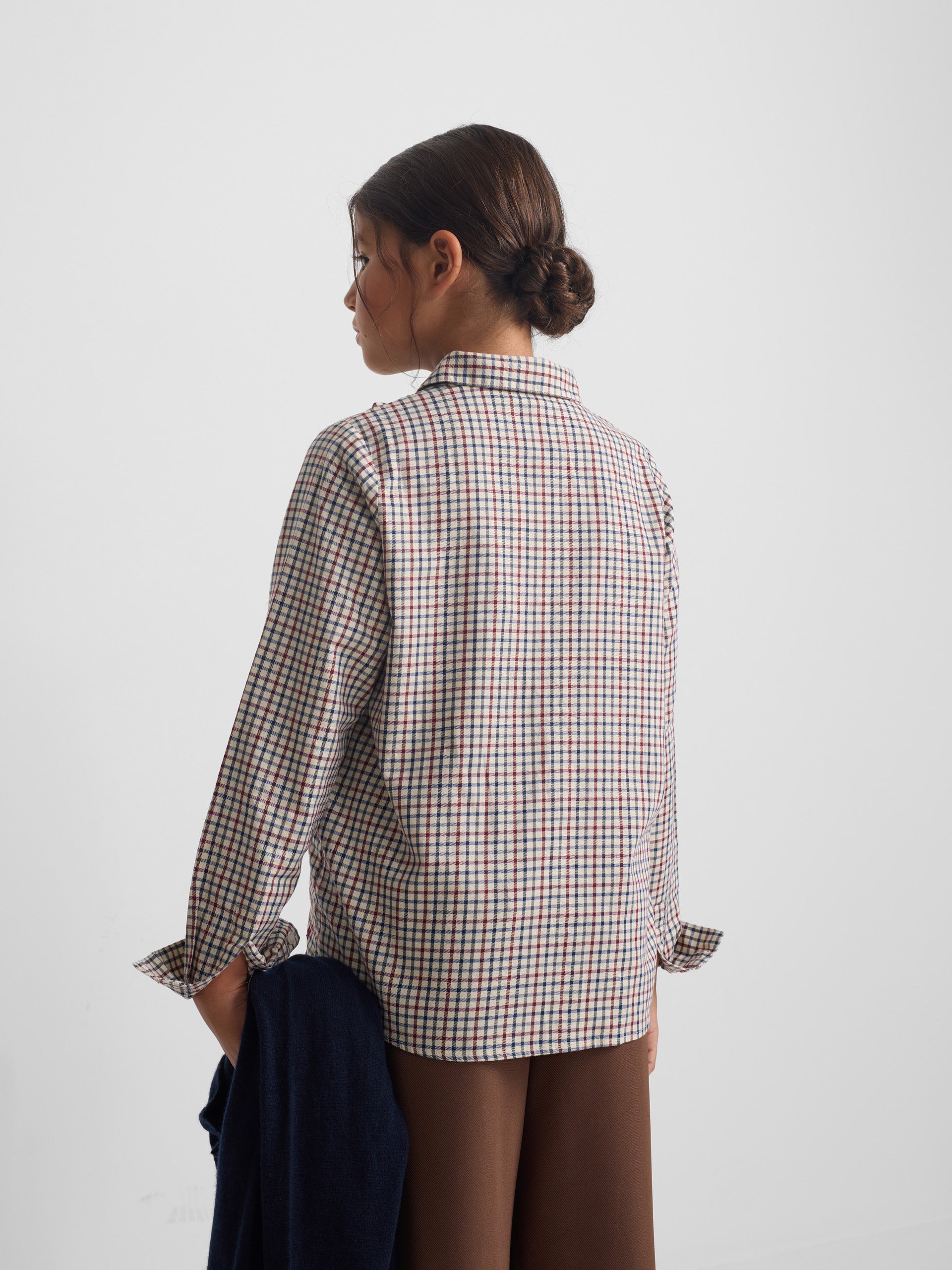 Camisa de menina com folho aos quadrados azul e vermelho