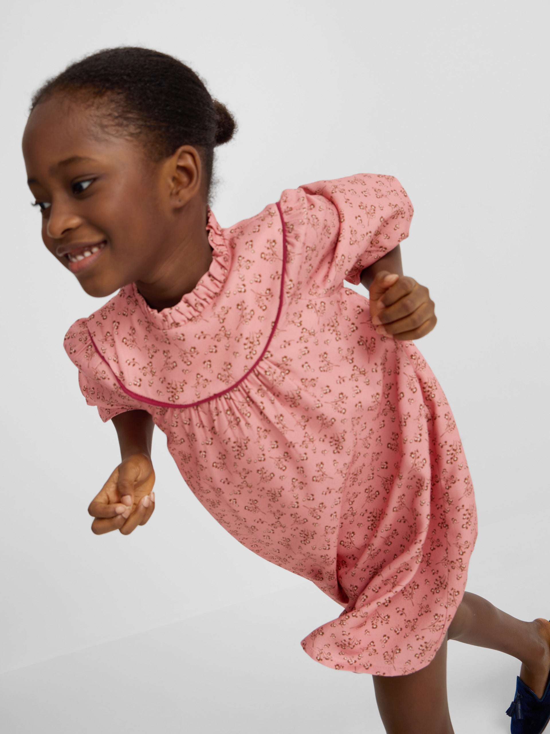 Girl's dress with pink flower print cuffs