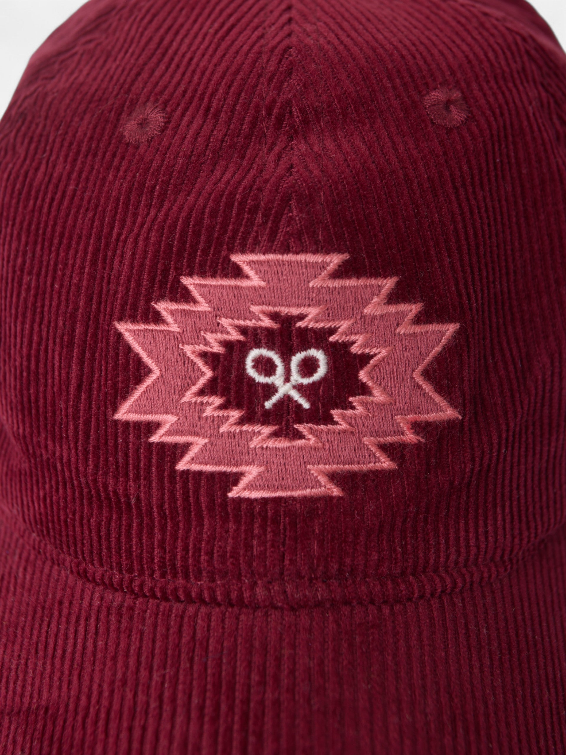 Gorra girl pana motivo etnico granate