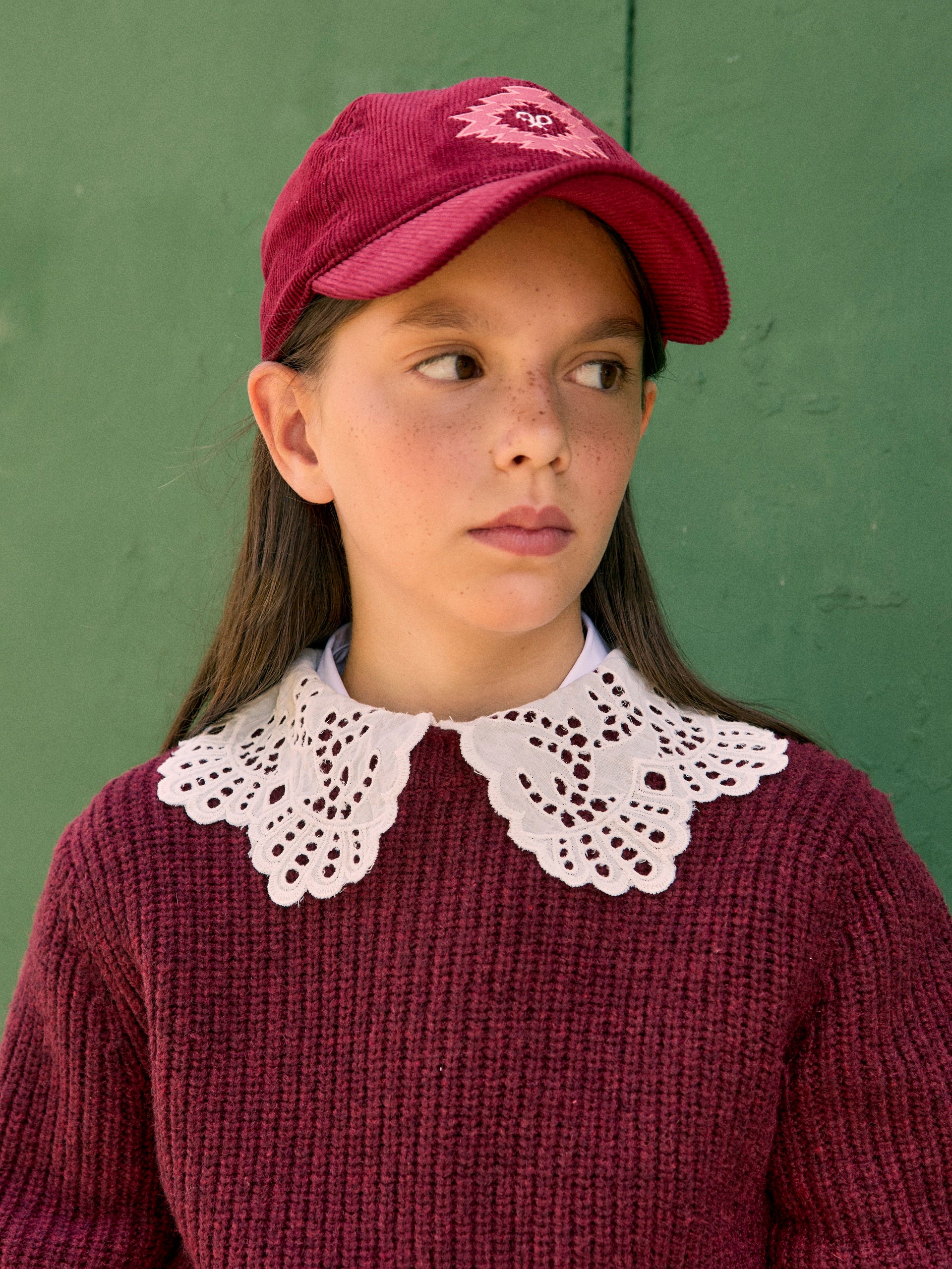 Gorra girl pana motivo etnico granate