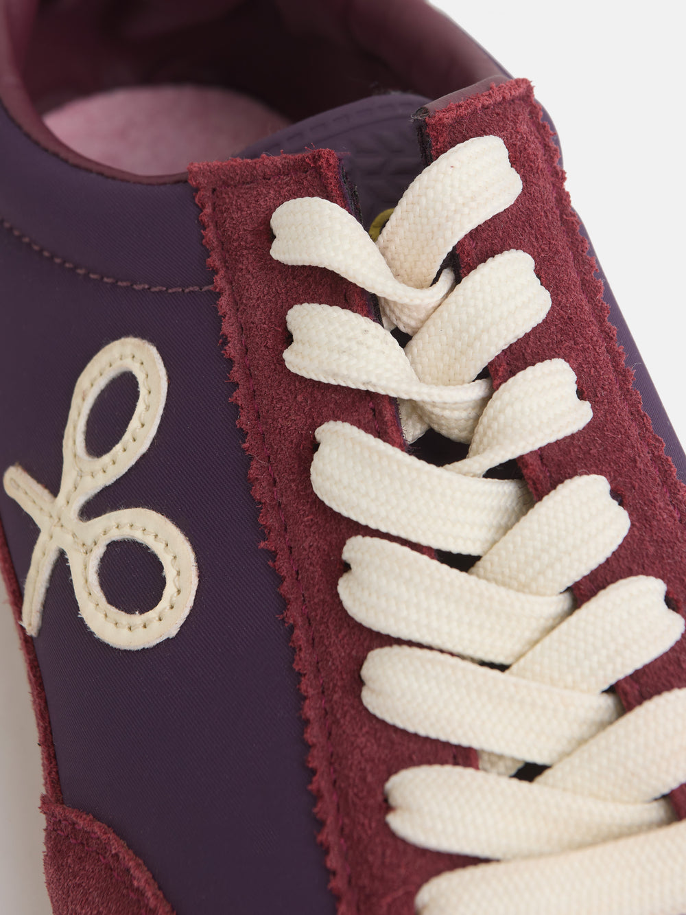 Burgundy racket girl running shoe