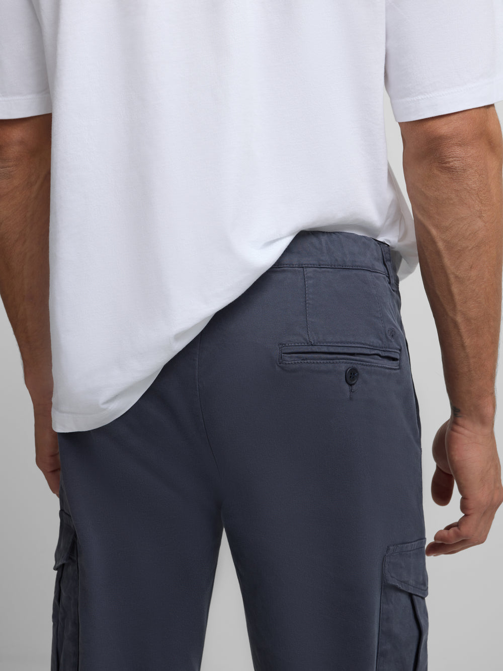 Pantalon jogger cargo pinza azul marino