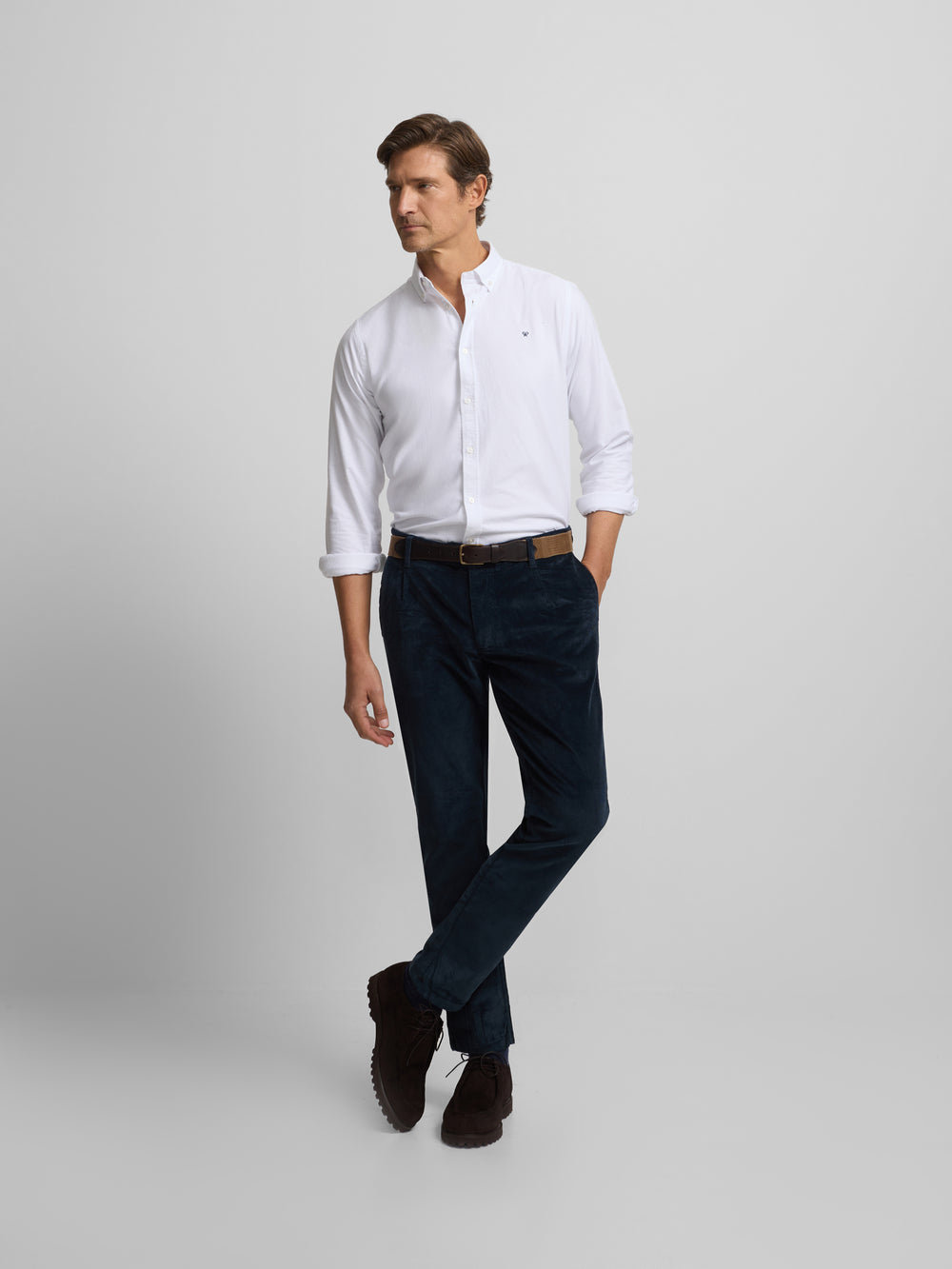 Pantalon chino sport en velours côtelé bleu marine à plis