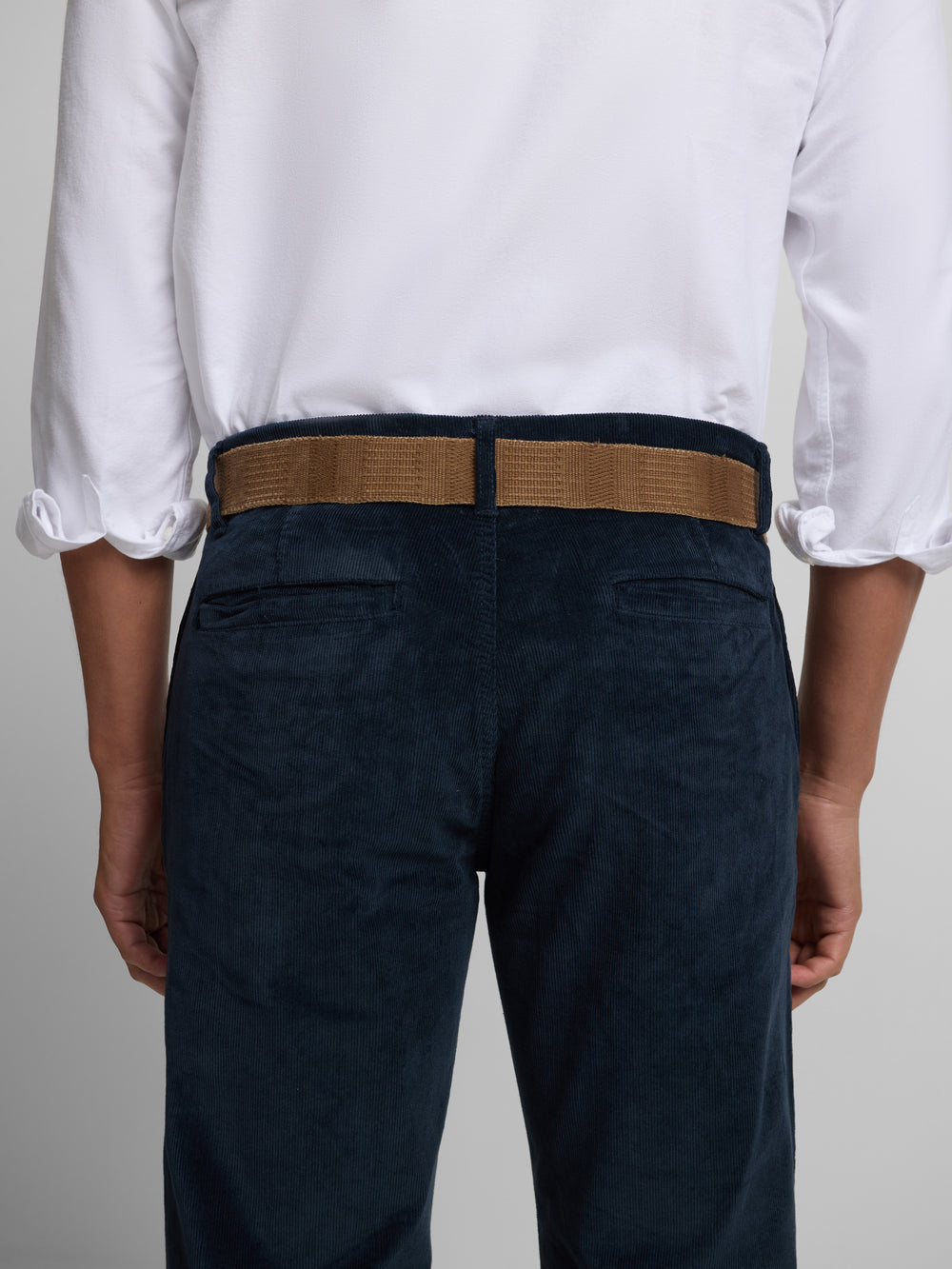 Pantalon chino sport en velours côtelé bleu marine à plis