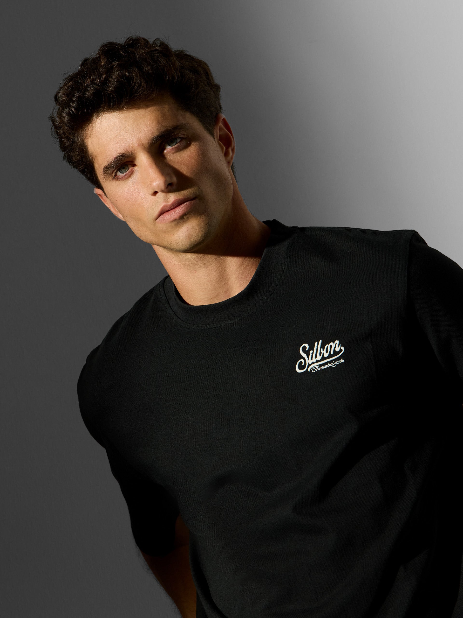 Camiseta dark special fit silbon negra