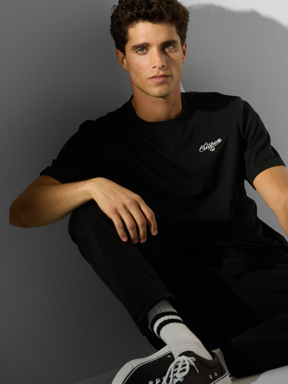 T-shirt mini logo noir avec lettres en silicone