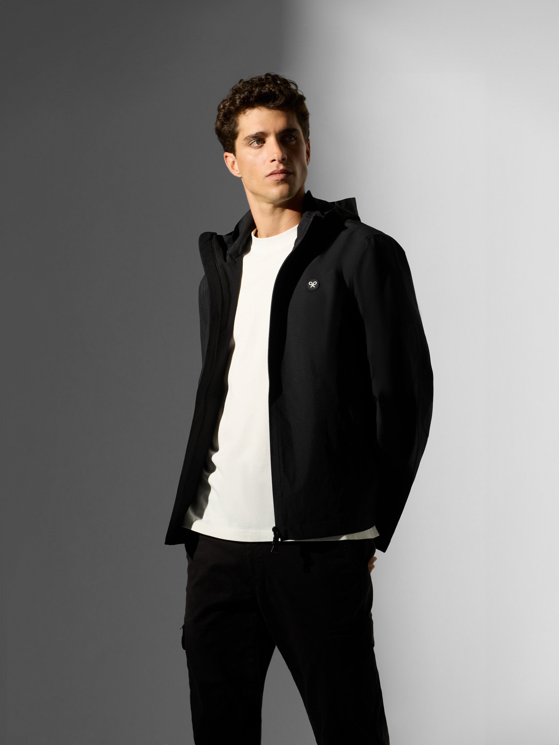 Cortavientos dark negro