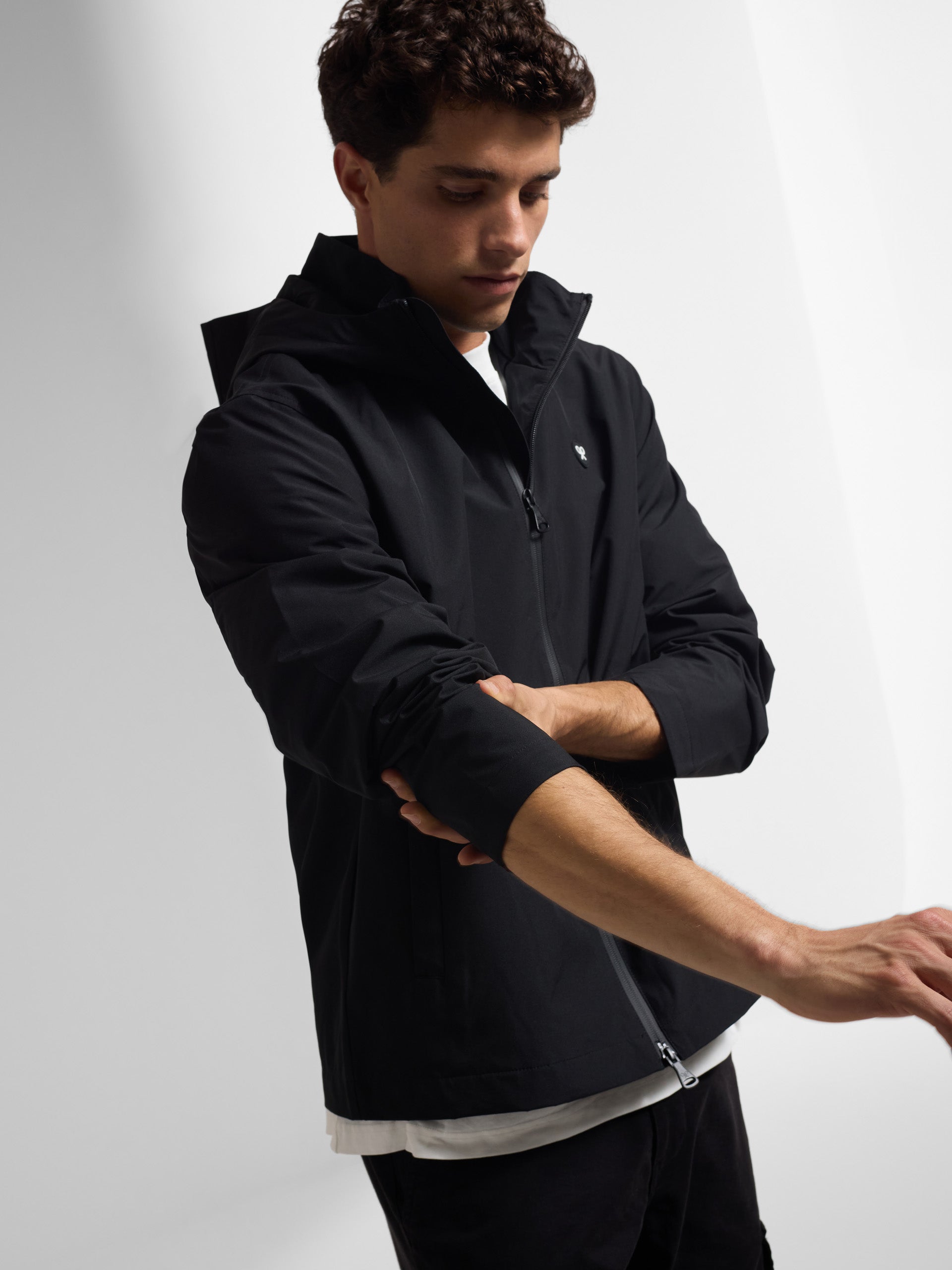 Cortavientos dark negro