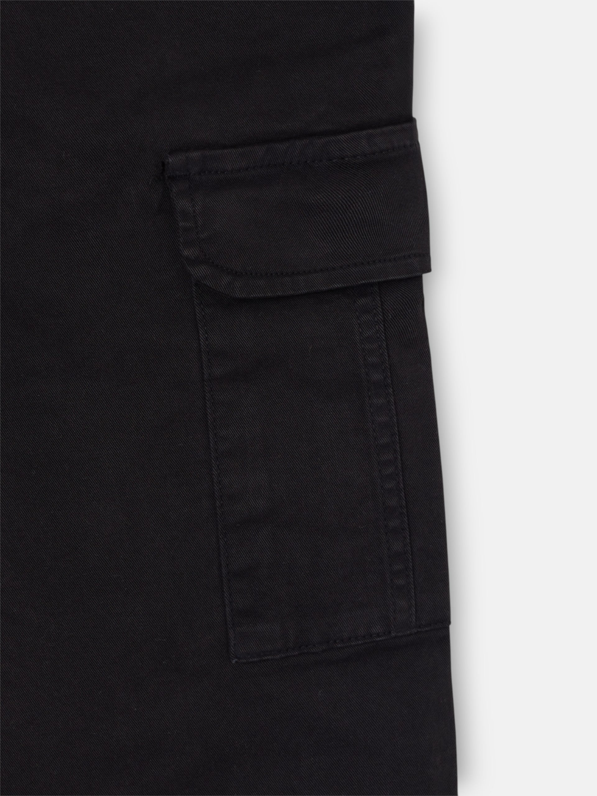 Pantalon sport cargo dark negro