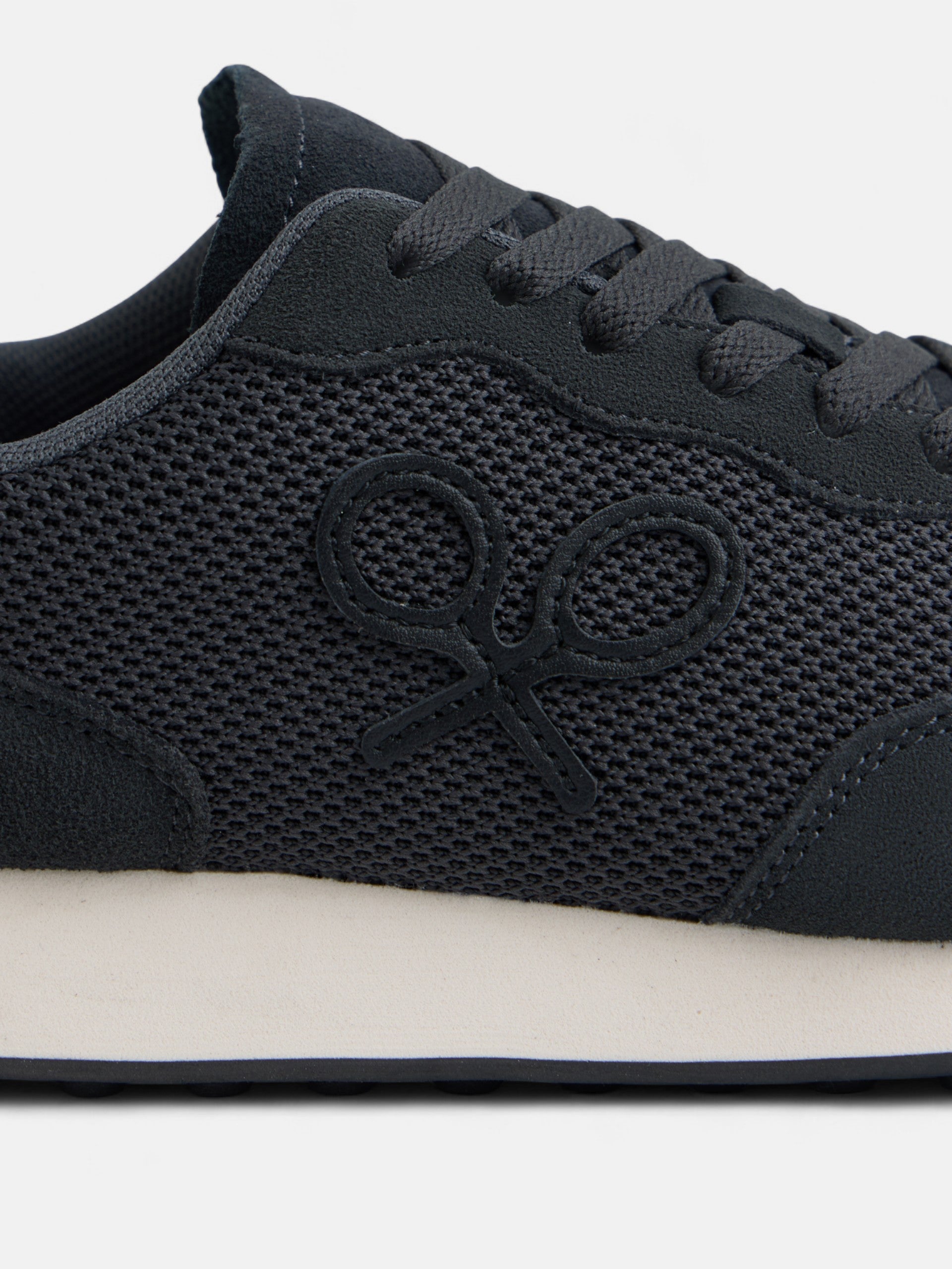 Zapatilla running dark negra