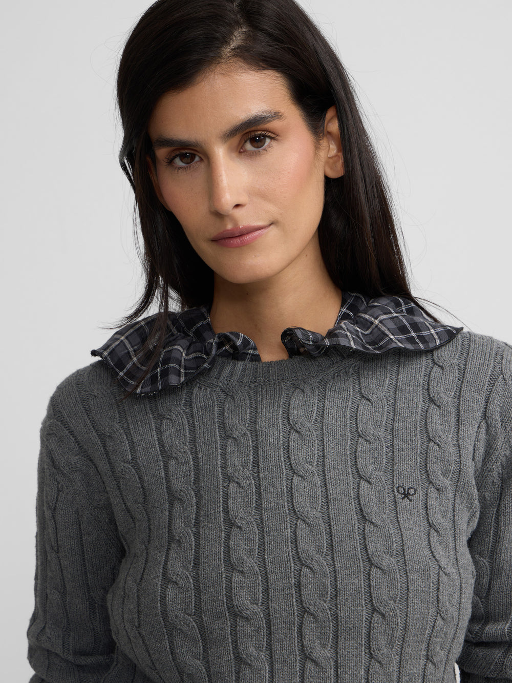 Pull en maille torsadée grise