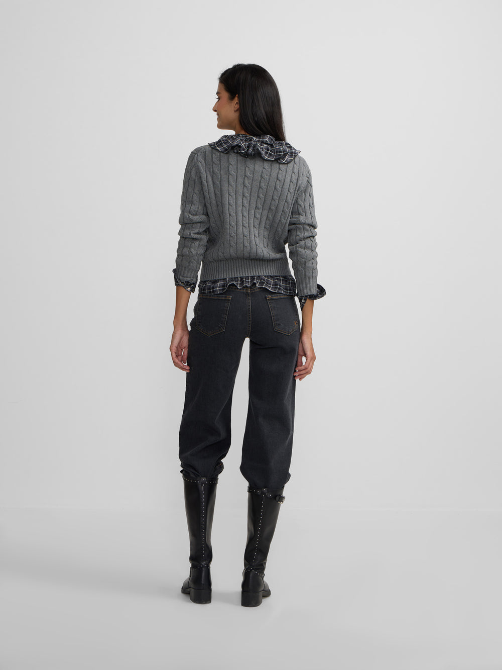 Pull en maille torsadée grise