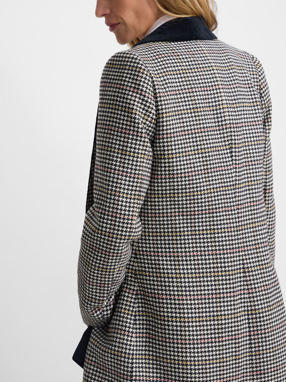 Abrigo largo solapa cuadros crudo y negro