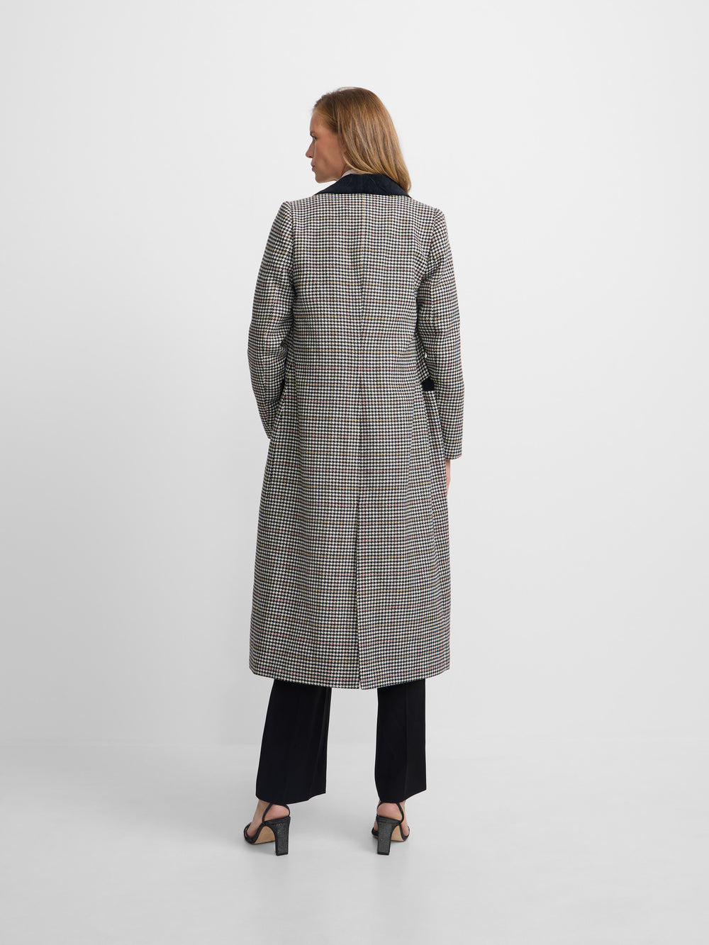 Abrigo largo solapa cuadros crudo y negro