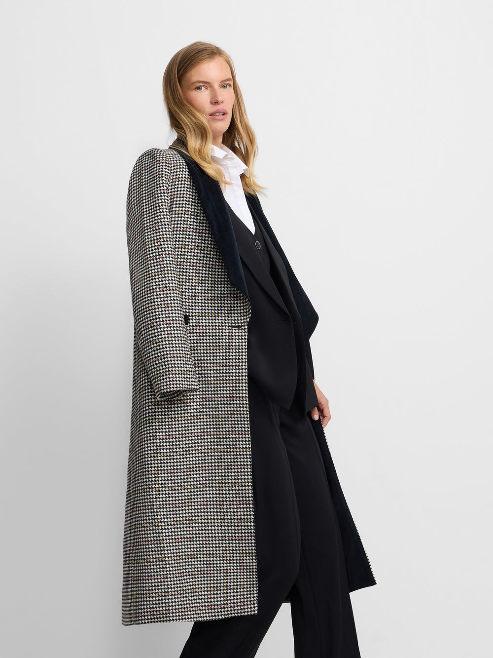 Abrigo largo solapa cuadros crudo y negro