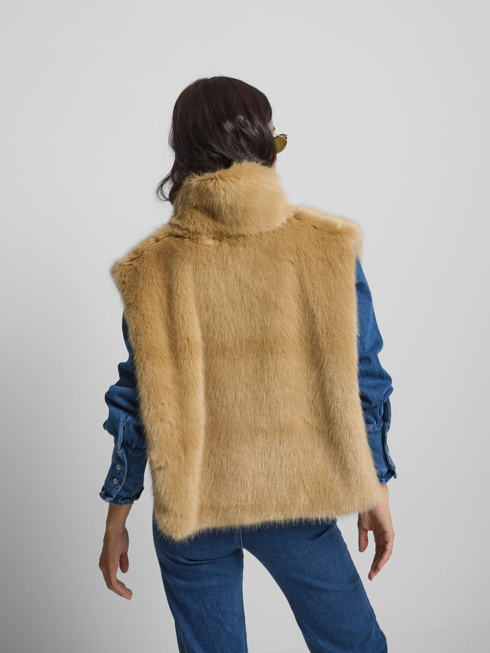 Chaleco cuello pelo beige