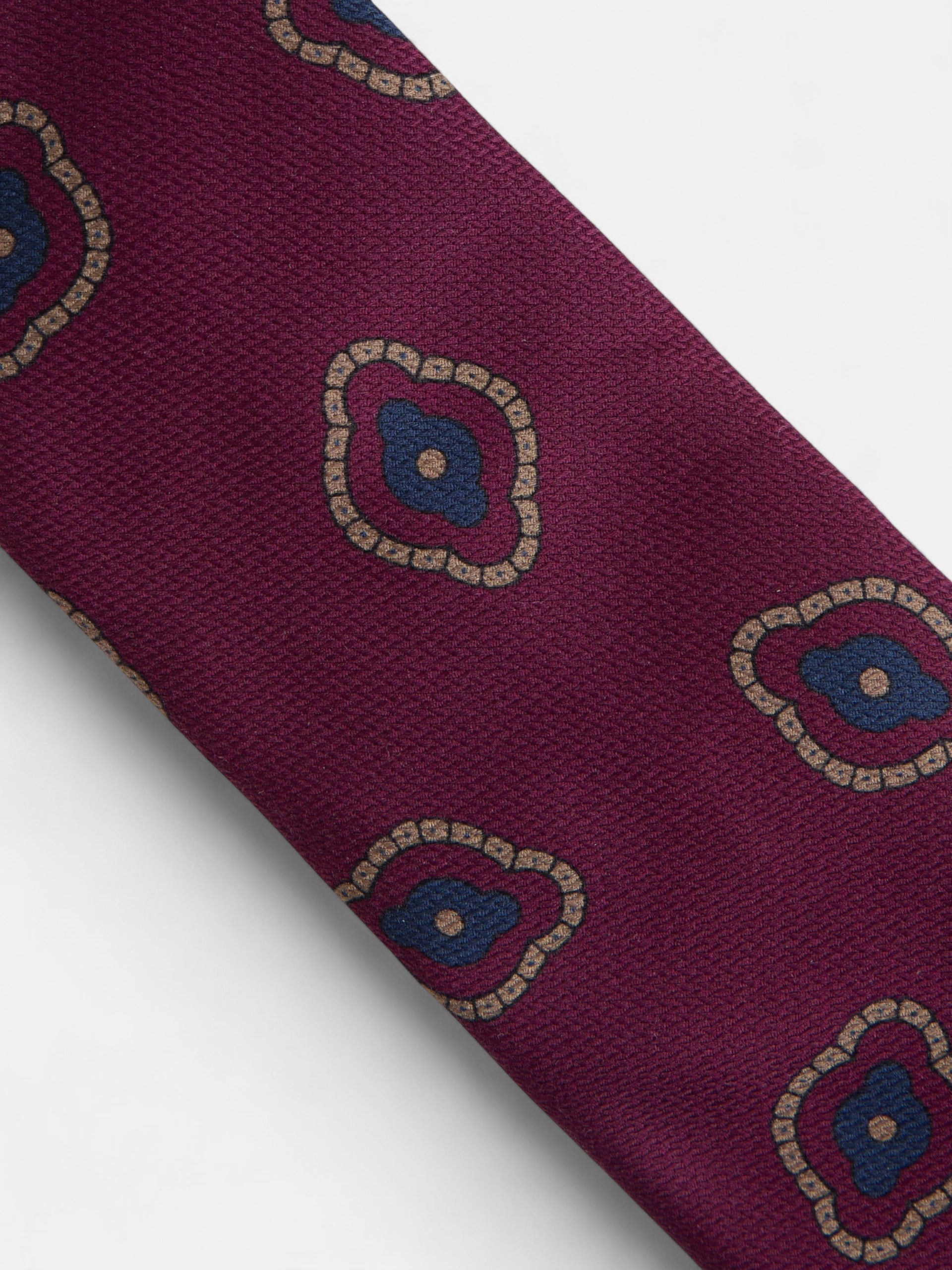 Gravata com padrão geométrico irregular em bordô