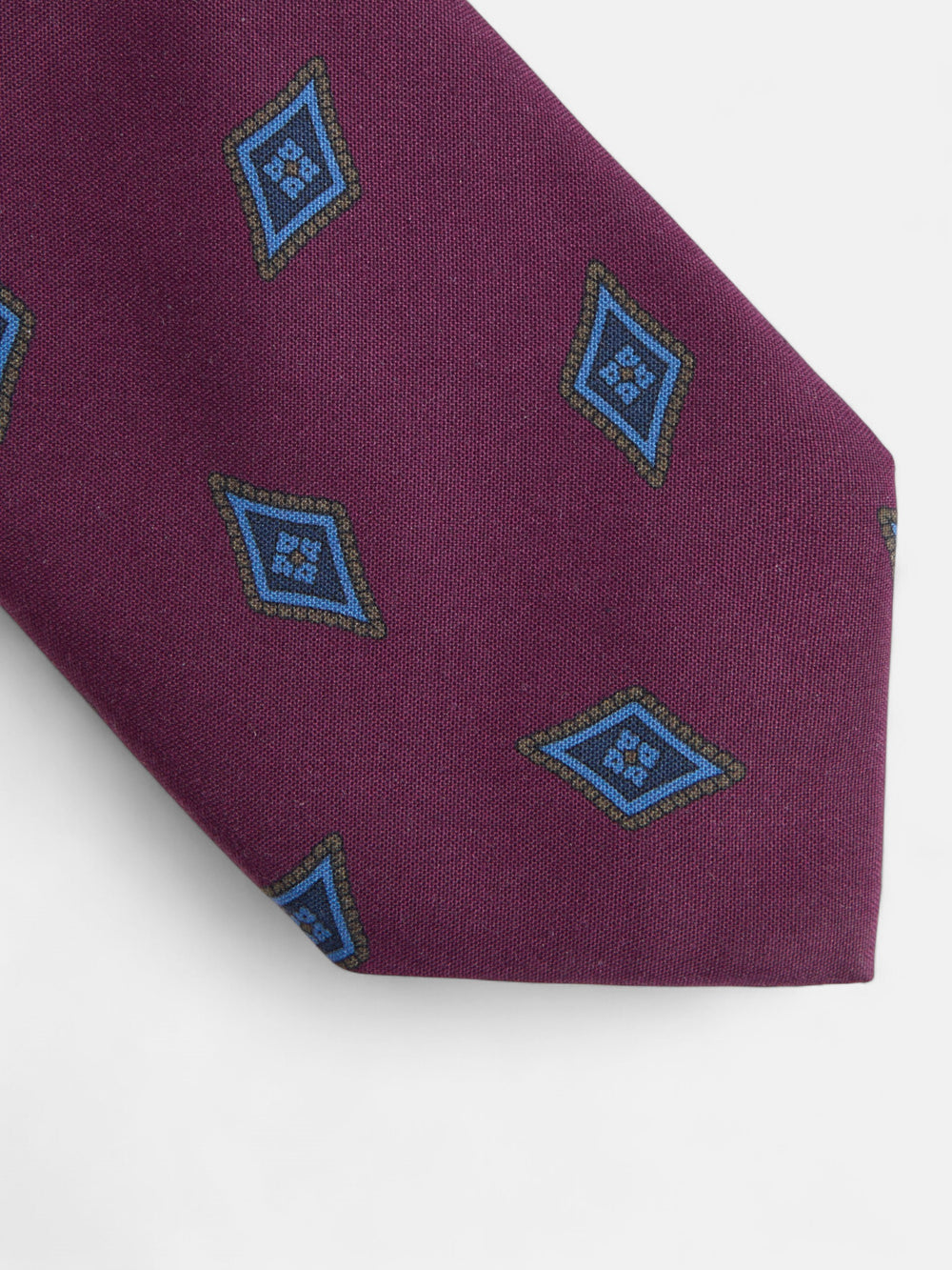 Gravata com padrão de losangos em bordô