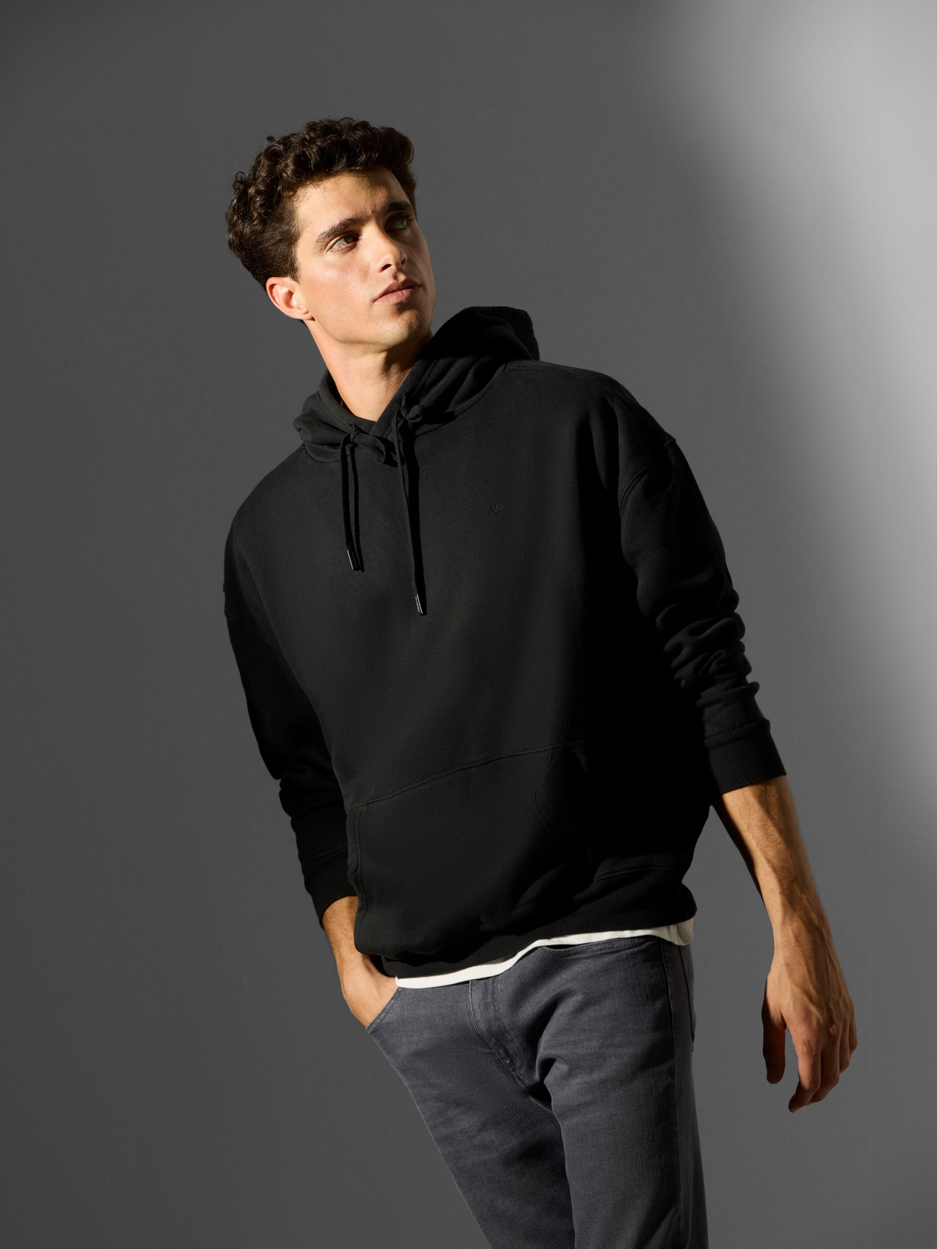 Sudadera dark hoodie relaxed fit negra