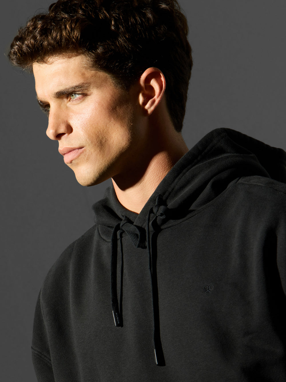 Sweat-shirt à capuche noir coupe décontractée foncé