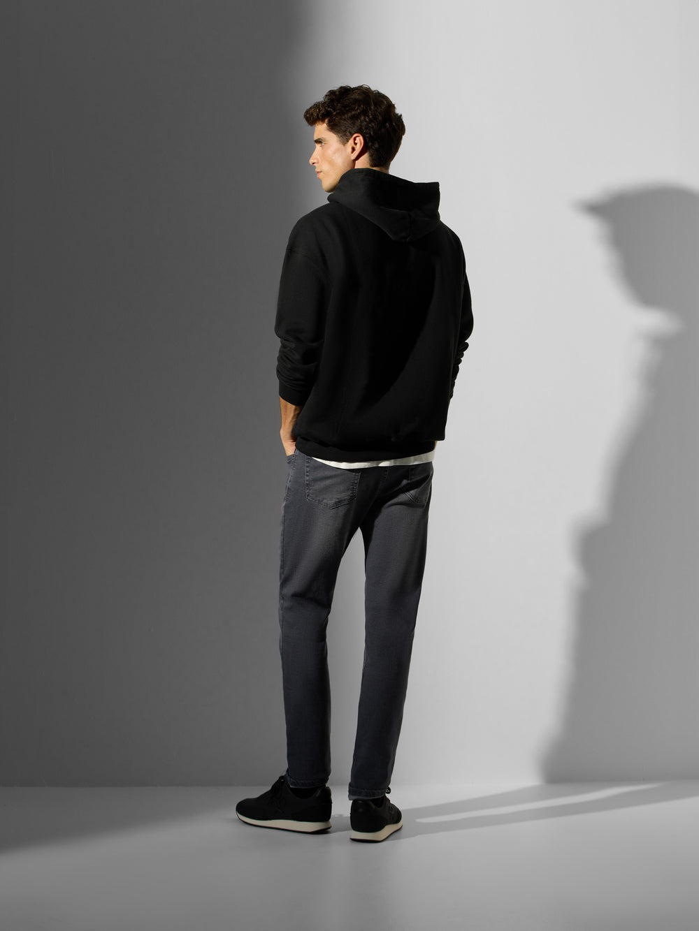 Sweat-shirt à capuche noir coupe décontractée foncé