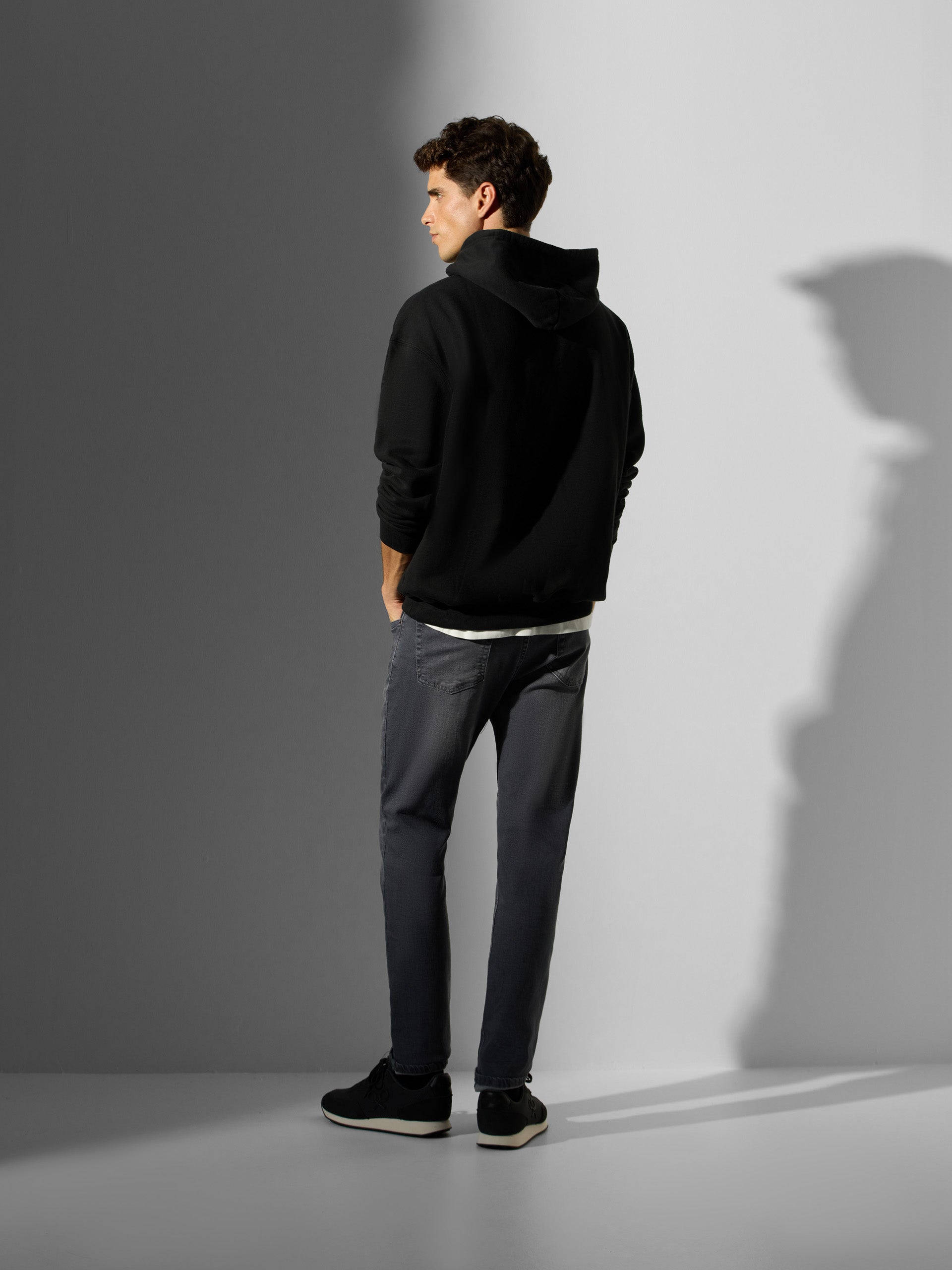 Sudadera dark hoodie relaxed fit negra