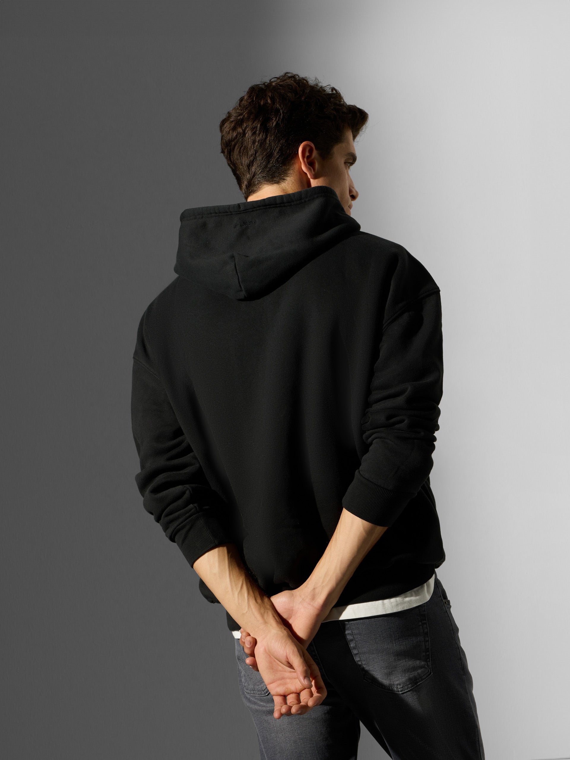 Sudadera dark hoodie relaxed fit negra