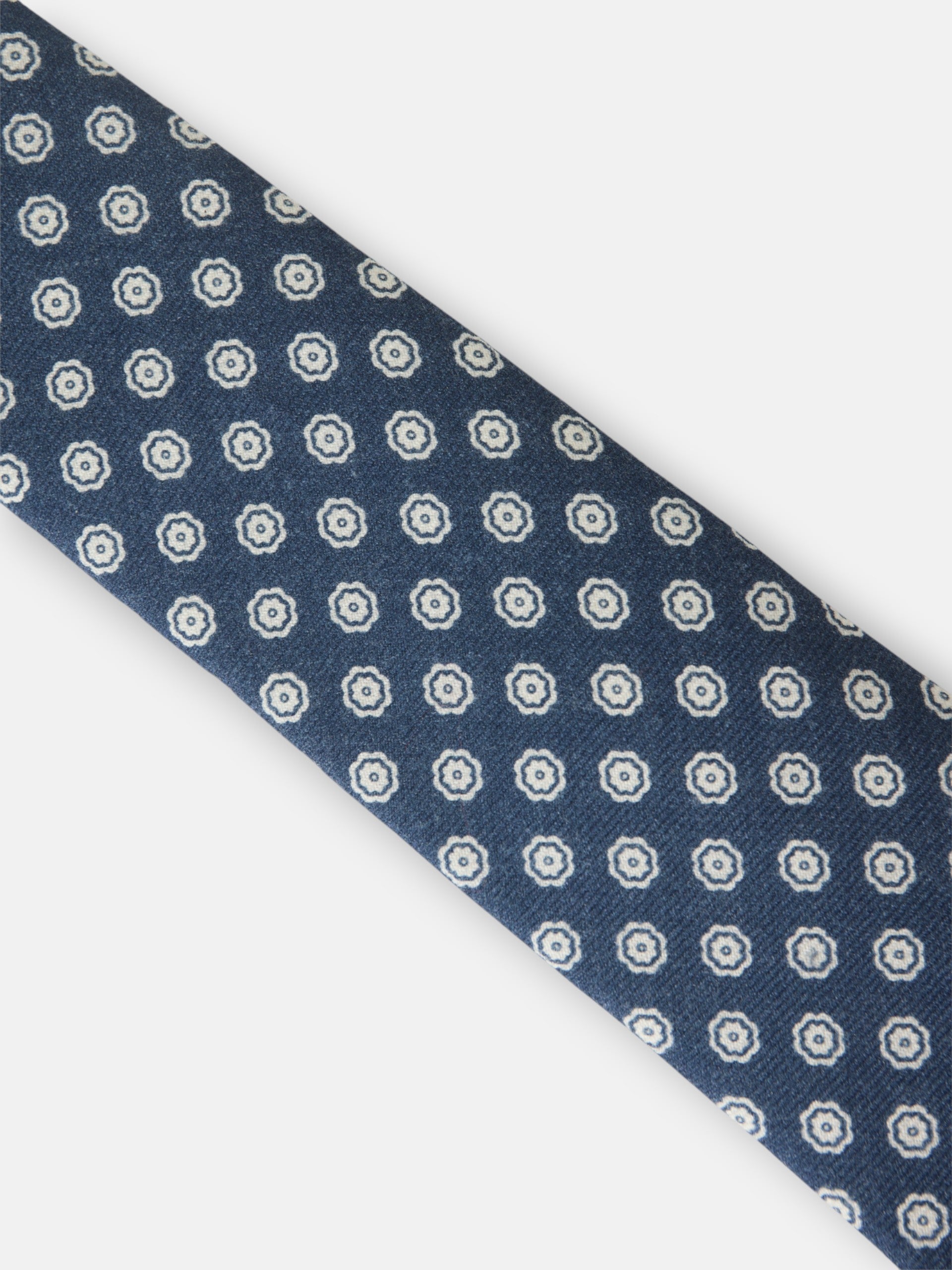 Corbata motivo flor azul marino