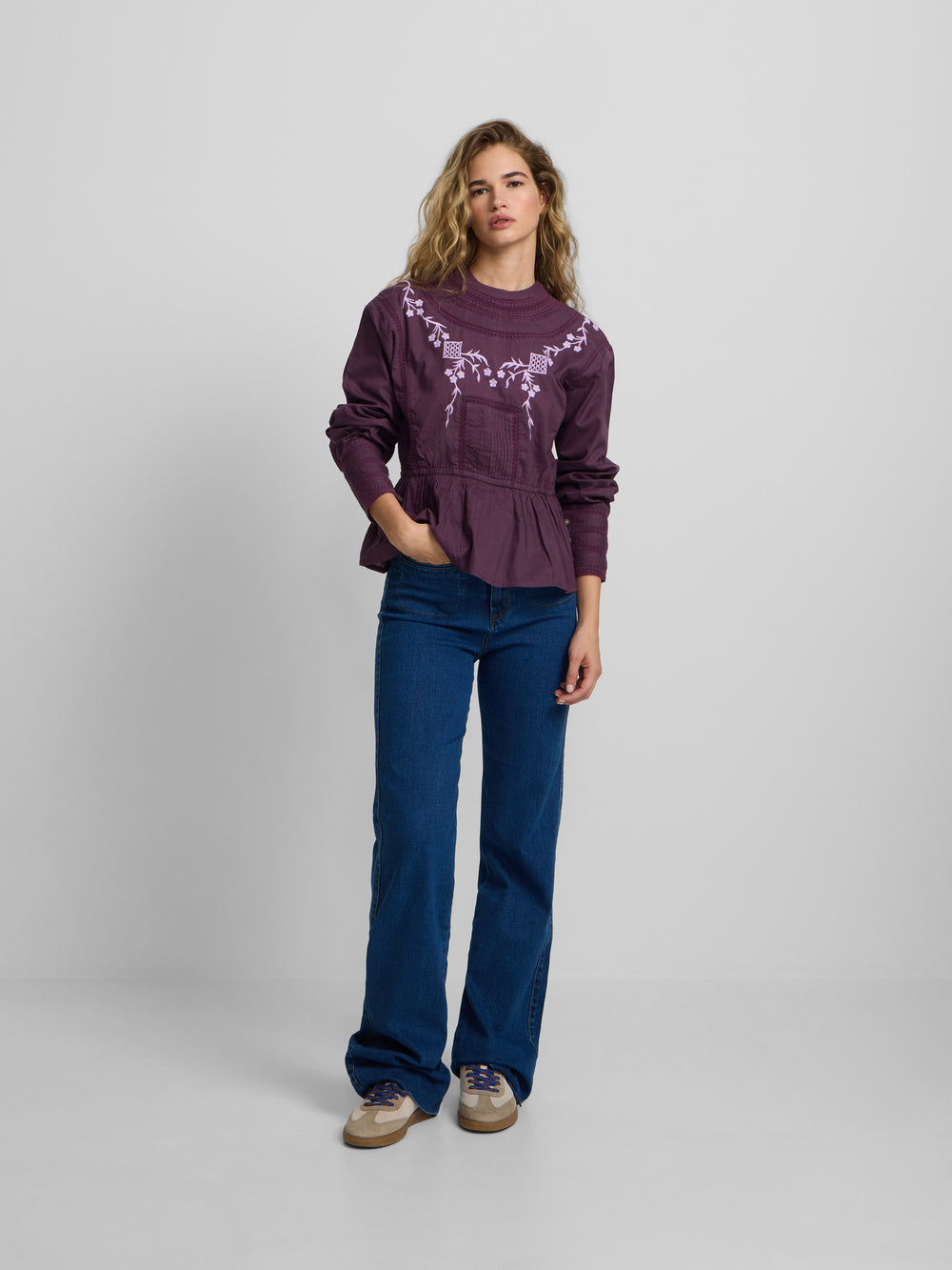 Blusa bordados morada