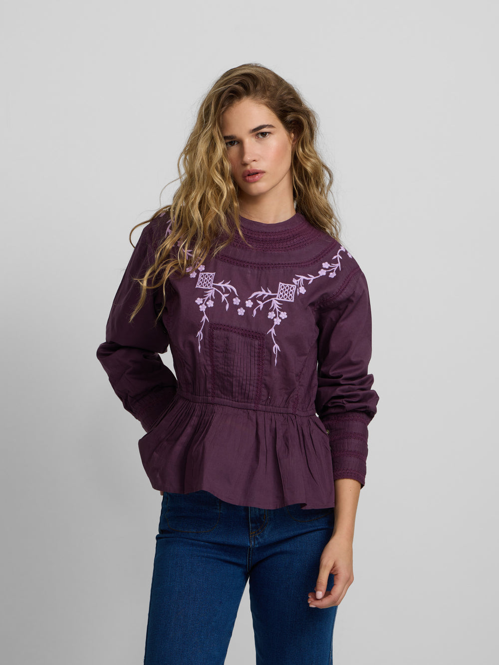 Blusa bordados morada