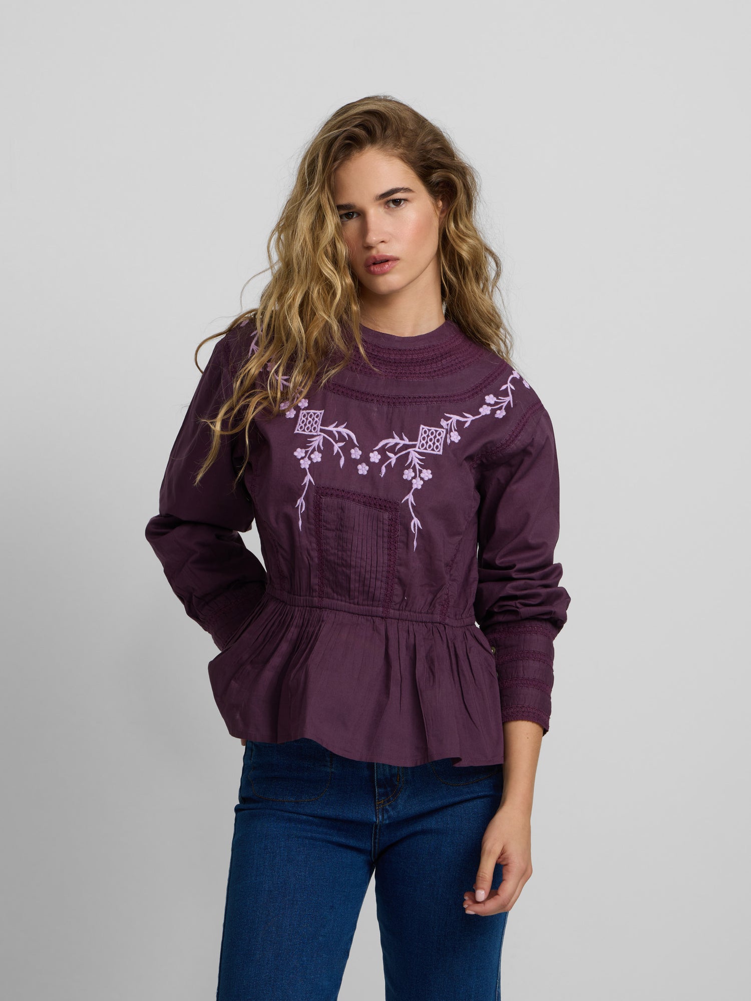 Blusa bordados morada