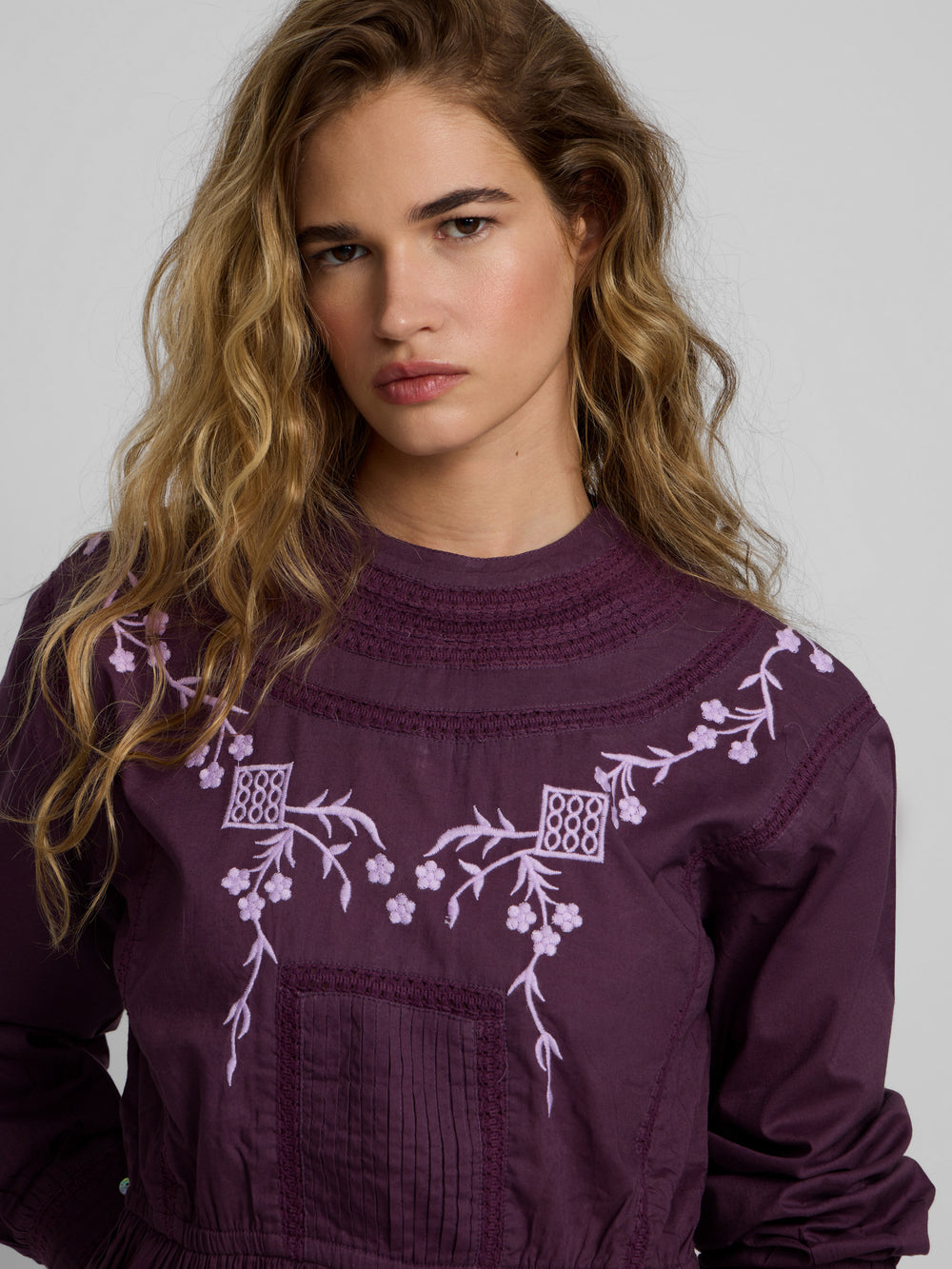 Blusa bordados morada