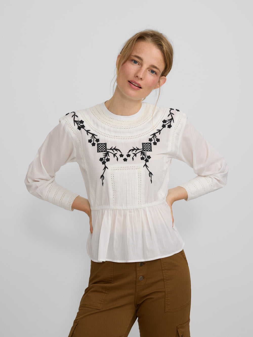 Blusa bordados blanca