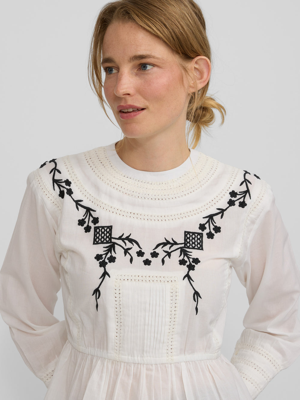 Blusa bordados blanca