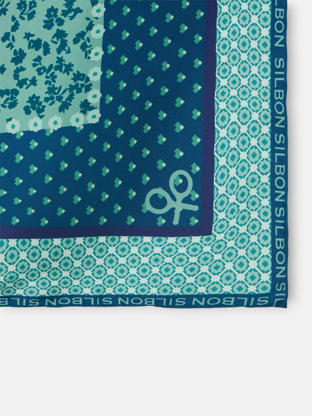 Mouchoir vert à motifs