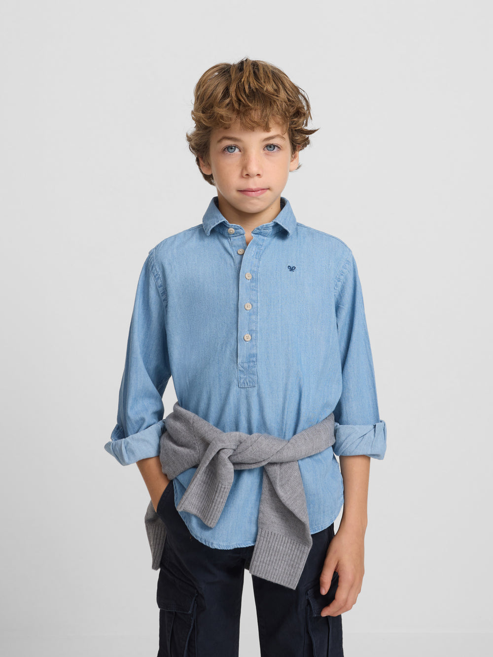 Camisola desportiva de criança em ganga azul clara