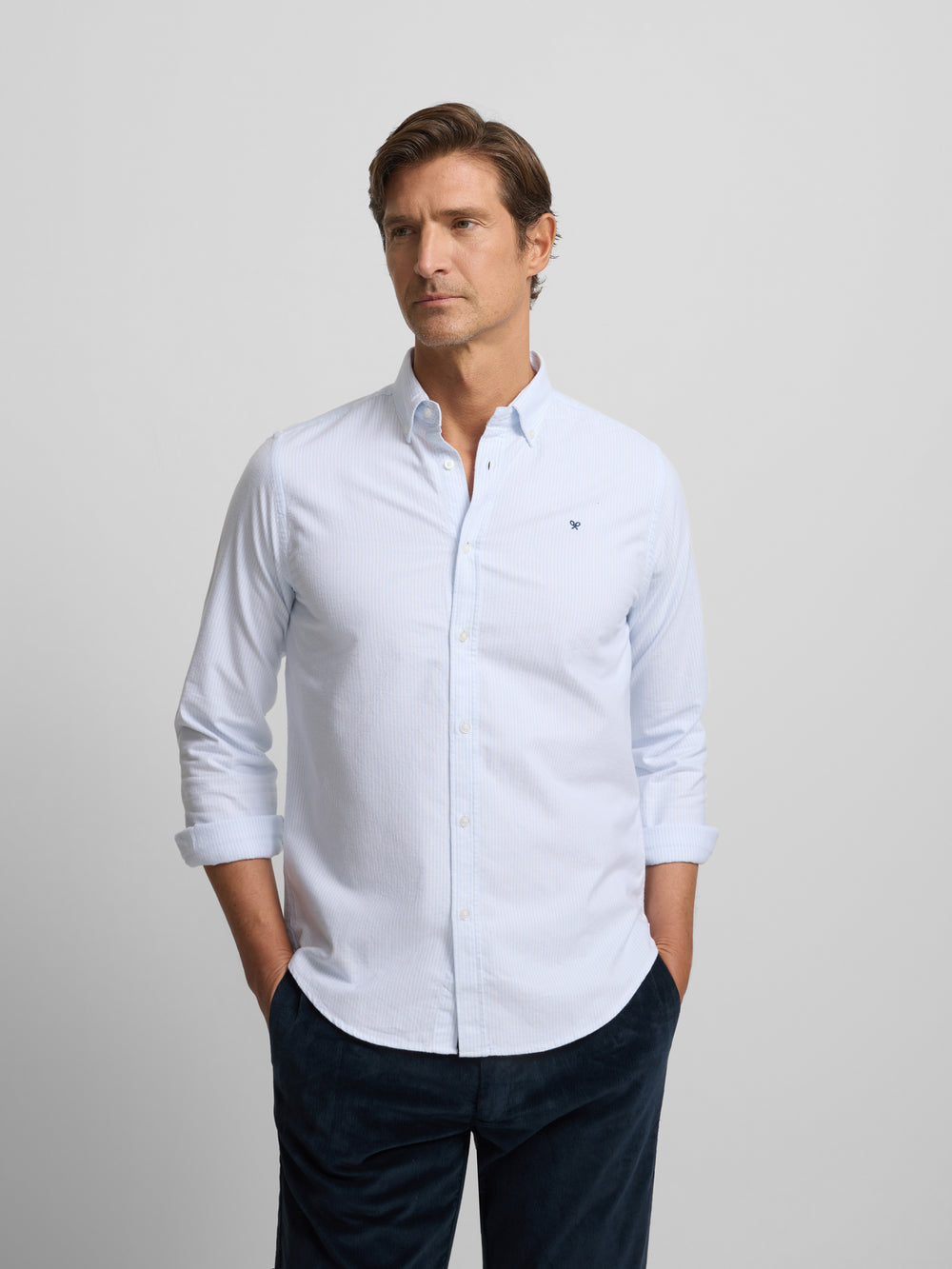Regular fit oxford sport shirt with light blue stripes
