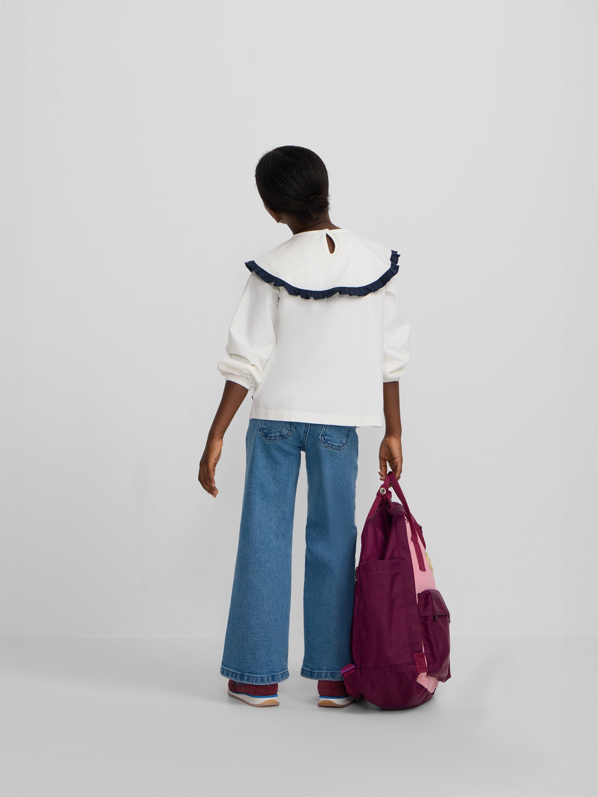 Ecru girl's long-sleeved t-shirt with a popcorn neck