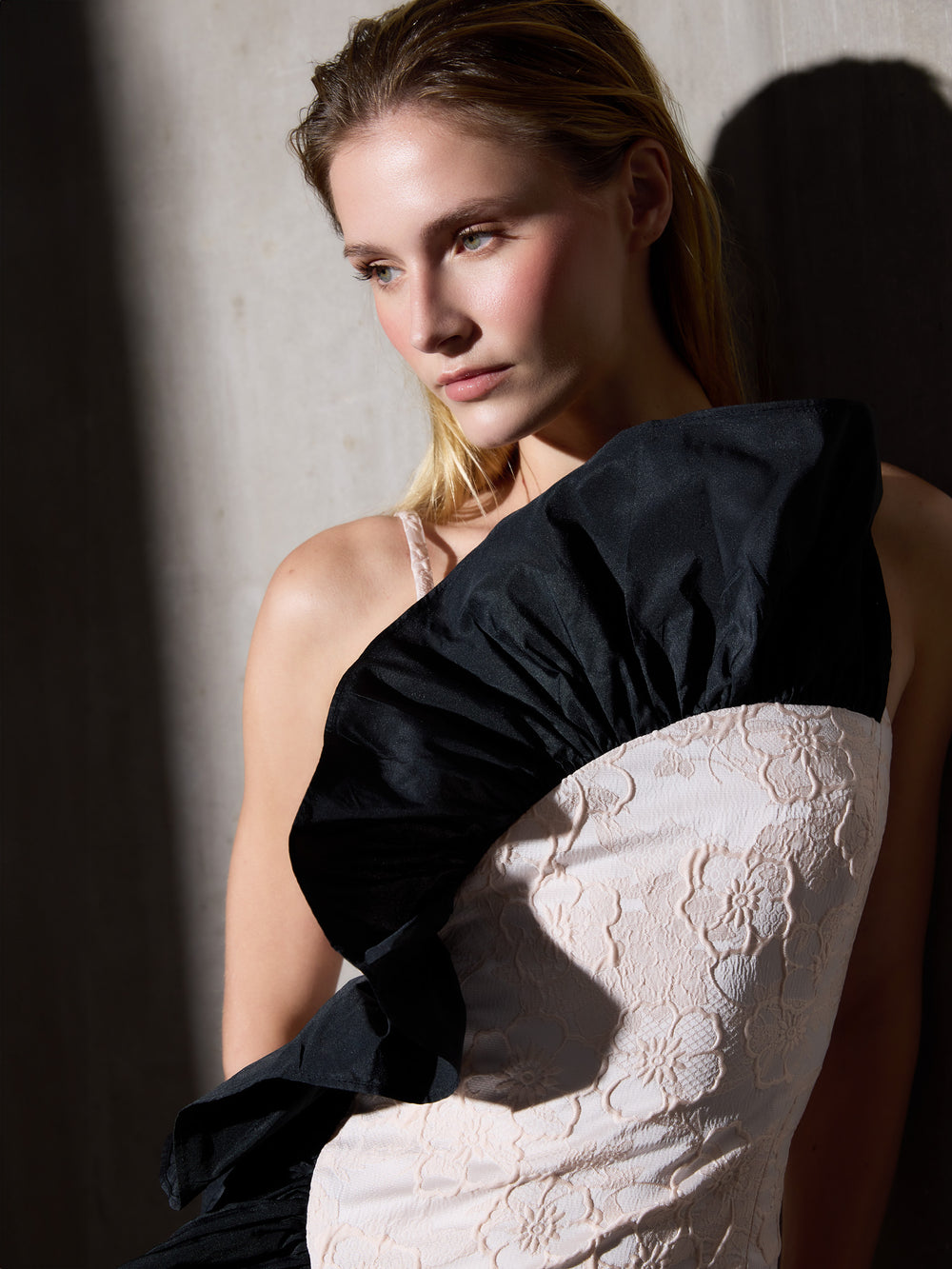 Vestido CaprileXSilbon bicolor volante marfil