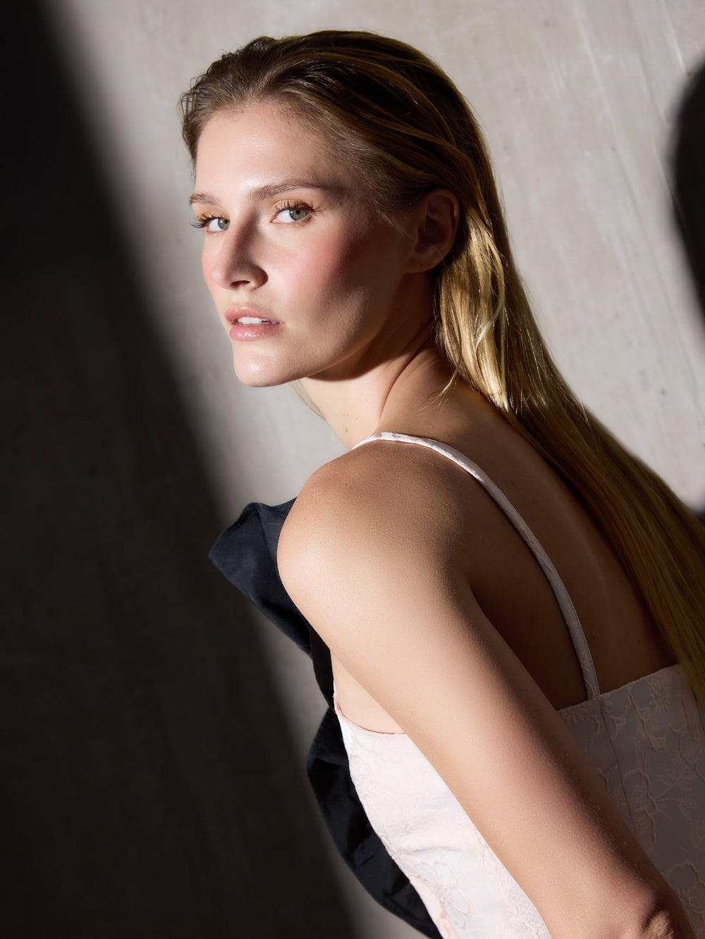 Vestido CaprileXSilbon bicolor volante marfil