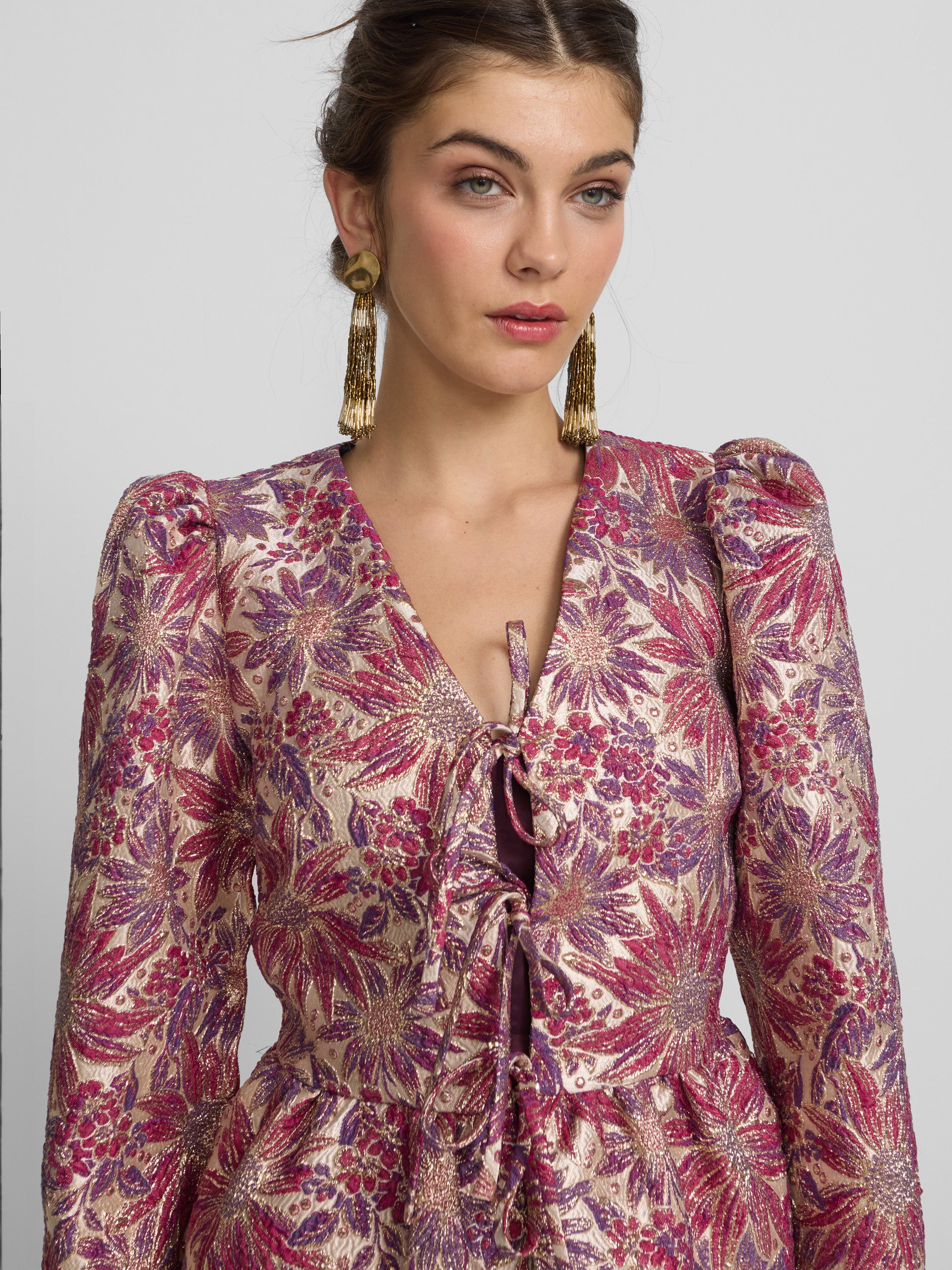 Blusa lazos estampado flores rosas y moradas