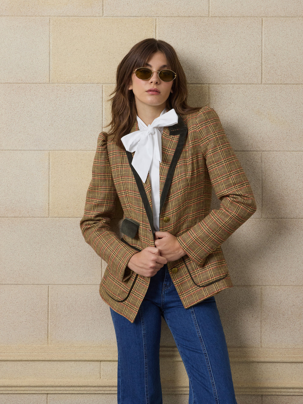 Blazer única com manga abalonada e padrão de xadrez castanho