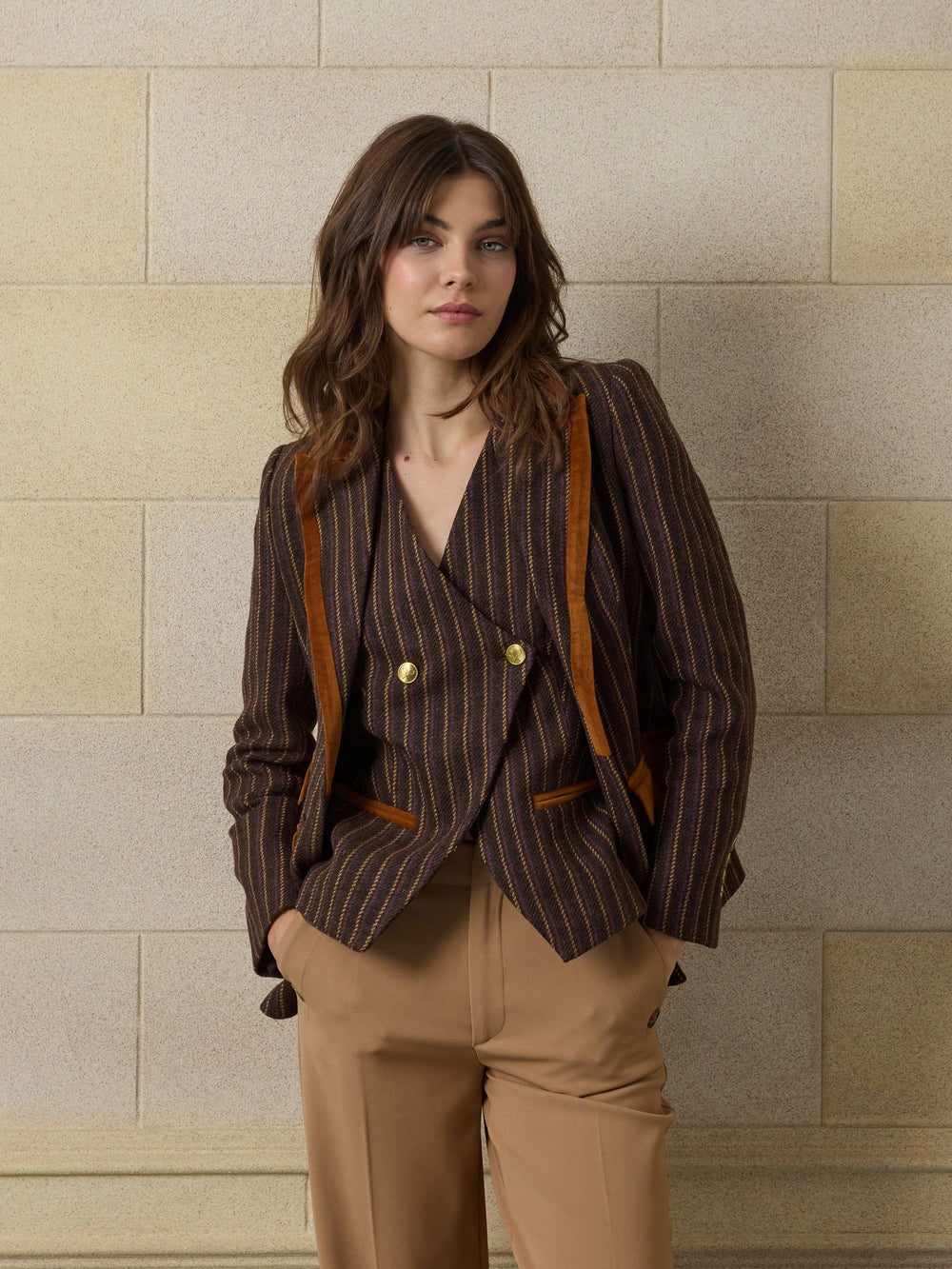 Blazer única clássica com riscas roxas