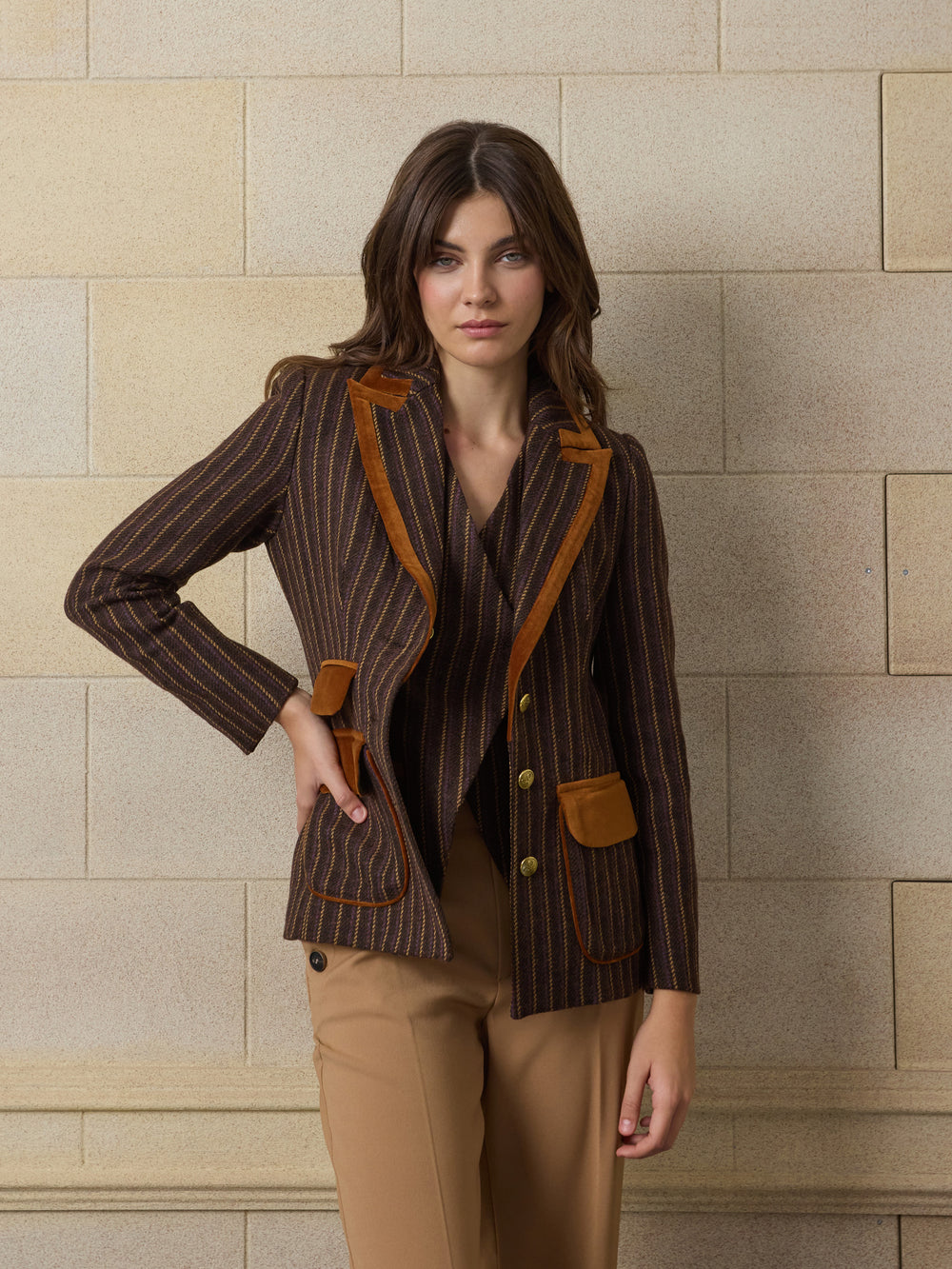 Blazer única clássica com riscas roxas