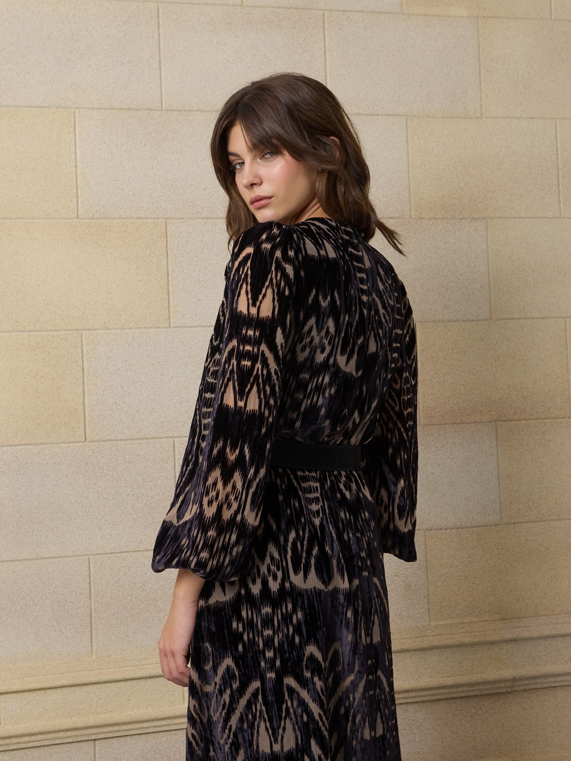 Vestido unique midi estampado ikat negro