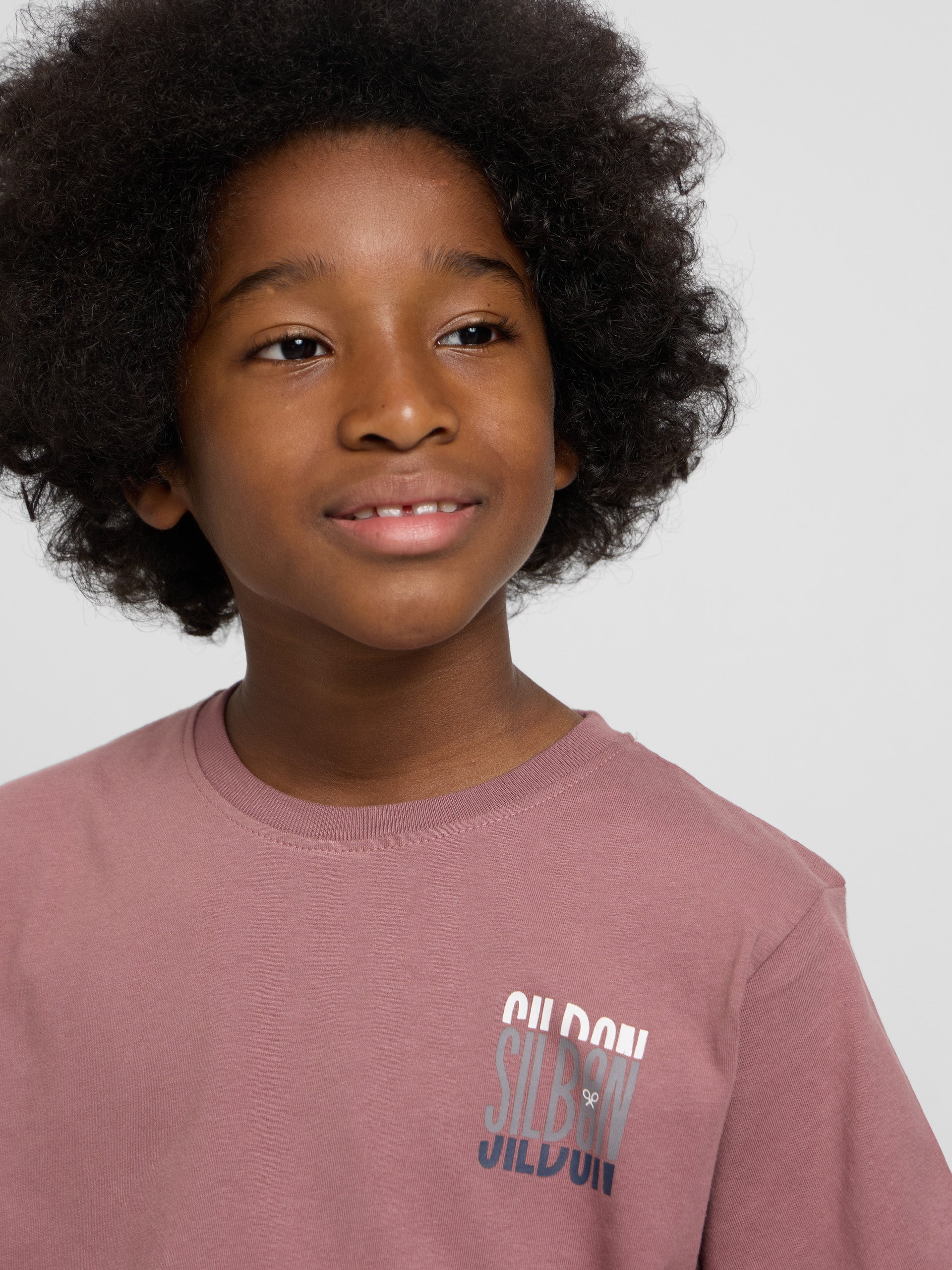 Kids' T-shirt with burgundy tricolor letters